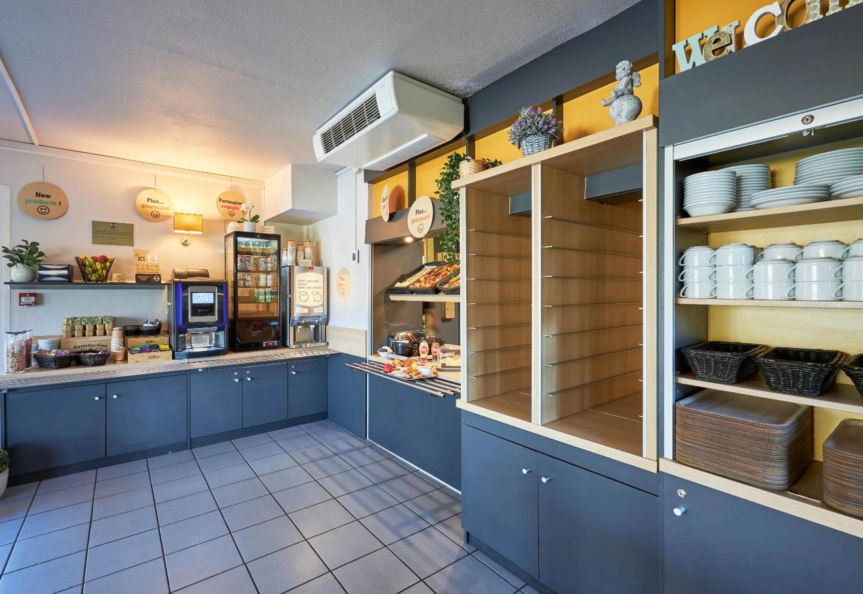 Breakfast in B&B HOTEL Honfleur