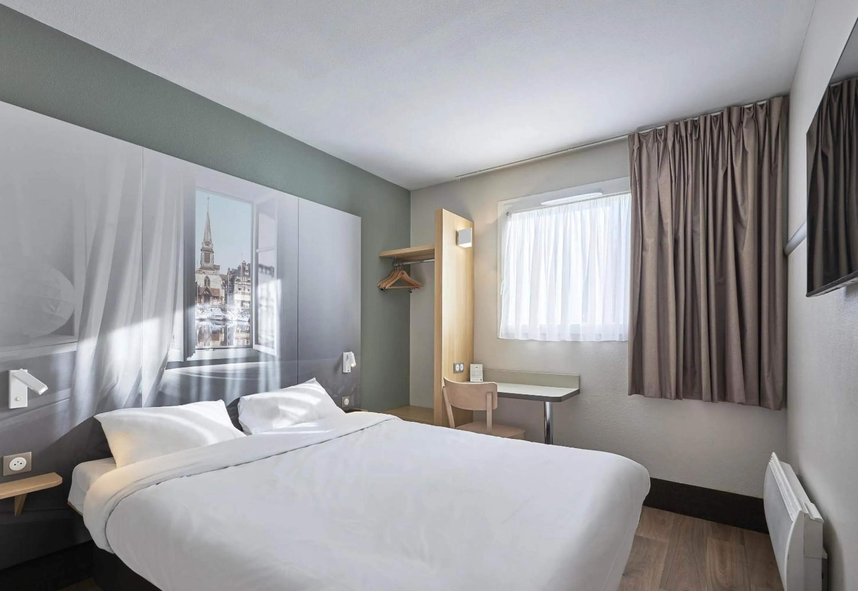 Bed in B&B HOTEL Honfleur