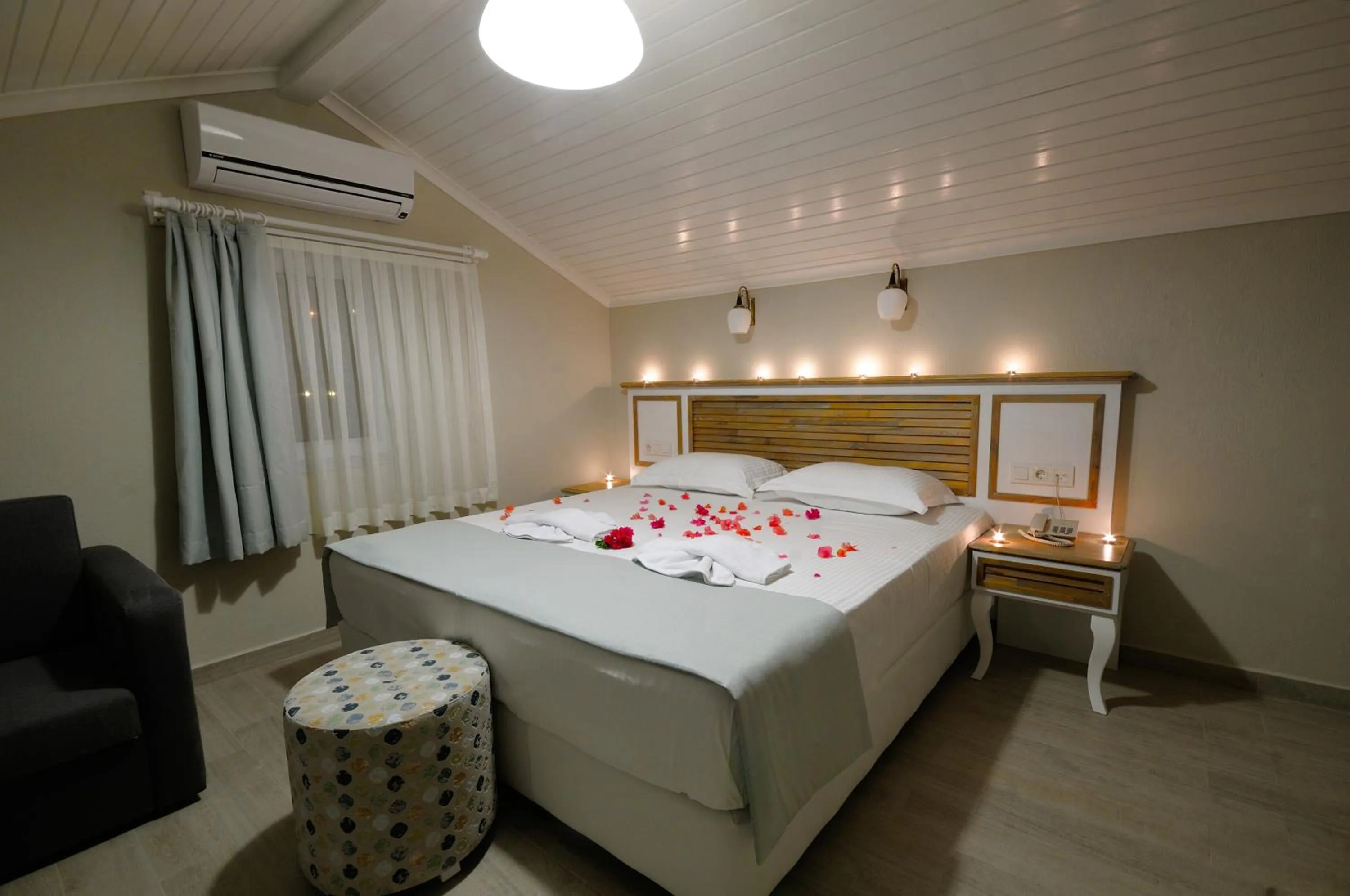 Photo of the whole room, Bed in Datca Beyaz Ev Hotel