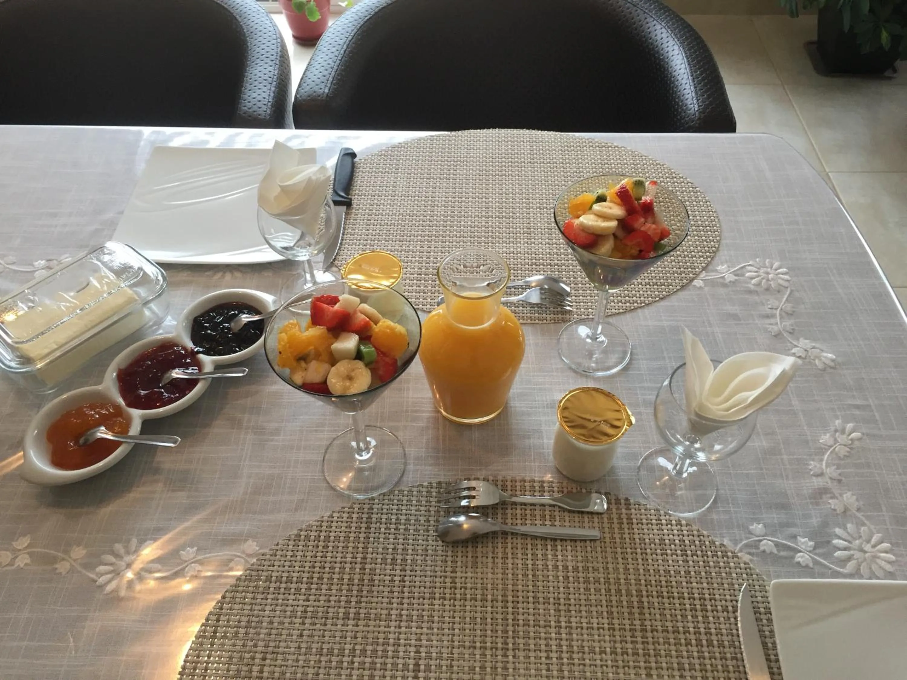 Continental breakfast in Bienvenue A La Campagne