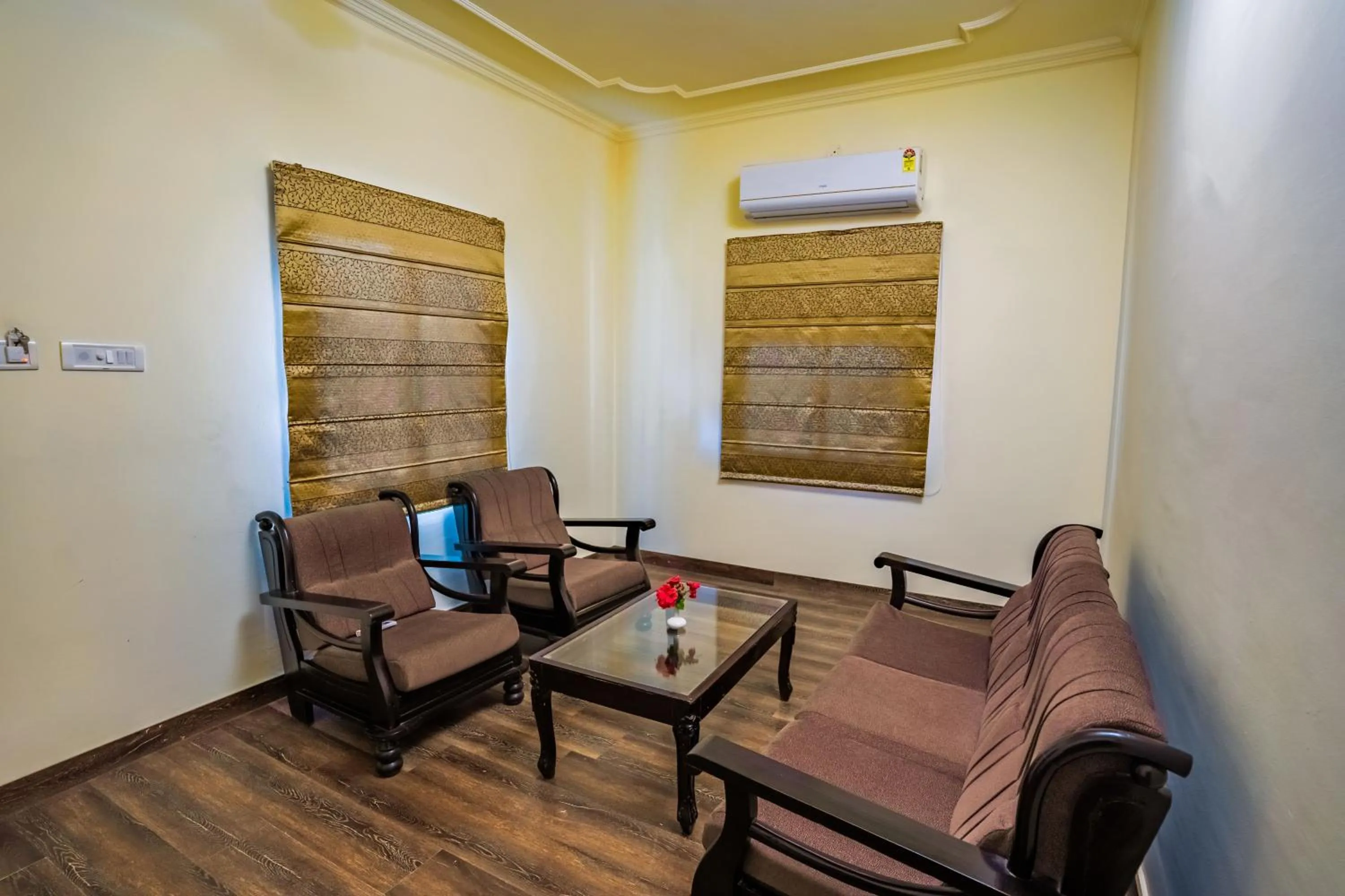 Seating area in Shani Vilas Ranthambore