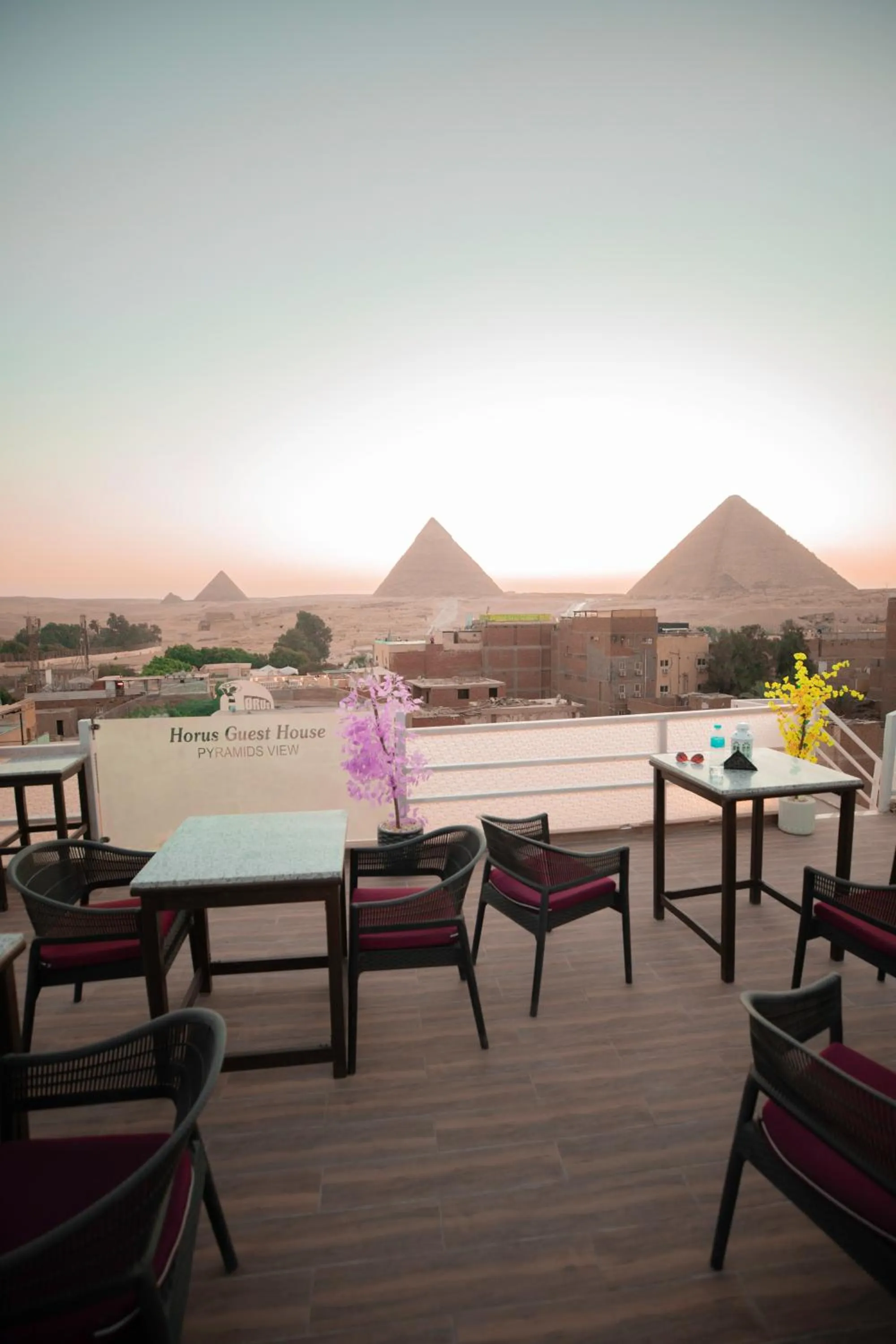 Restaurant/places to eat in Horus Guest House Pyramids View