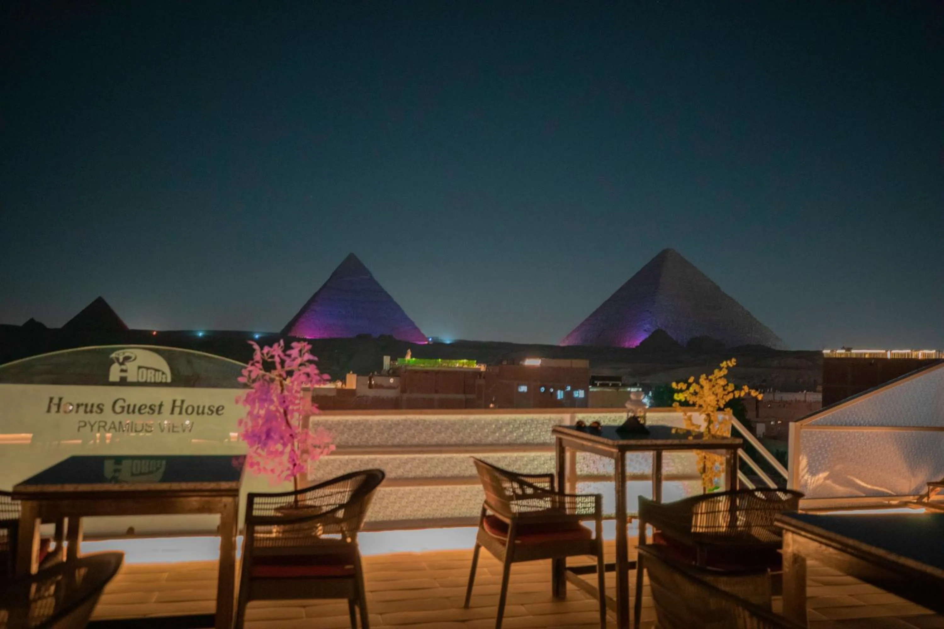 Restaurant/places to eat in Horus Guest House Pyramids View
