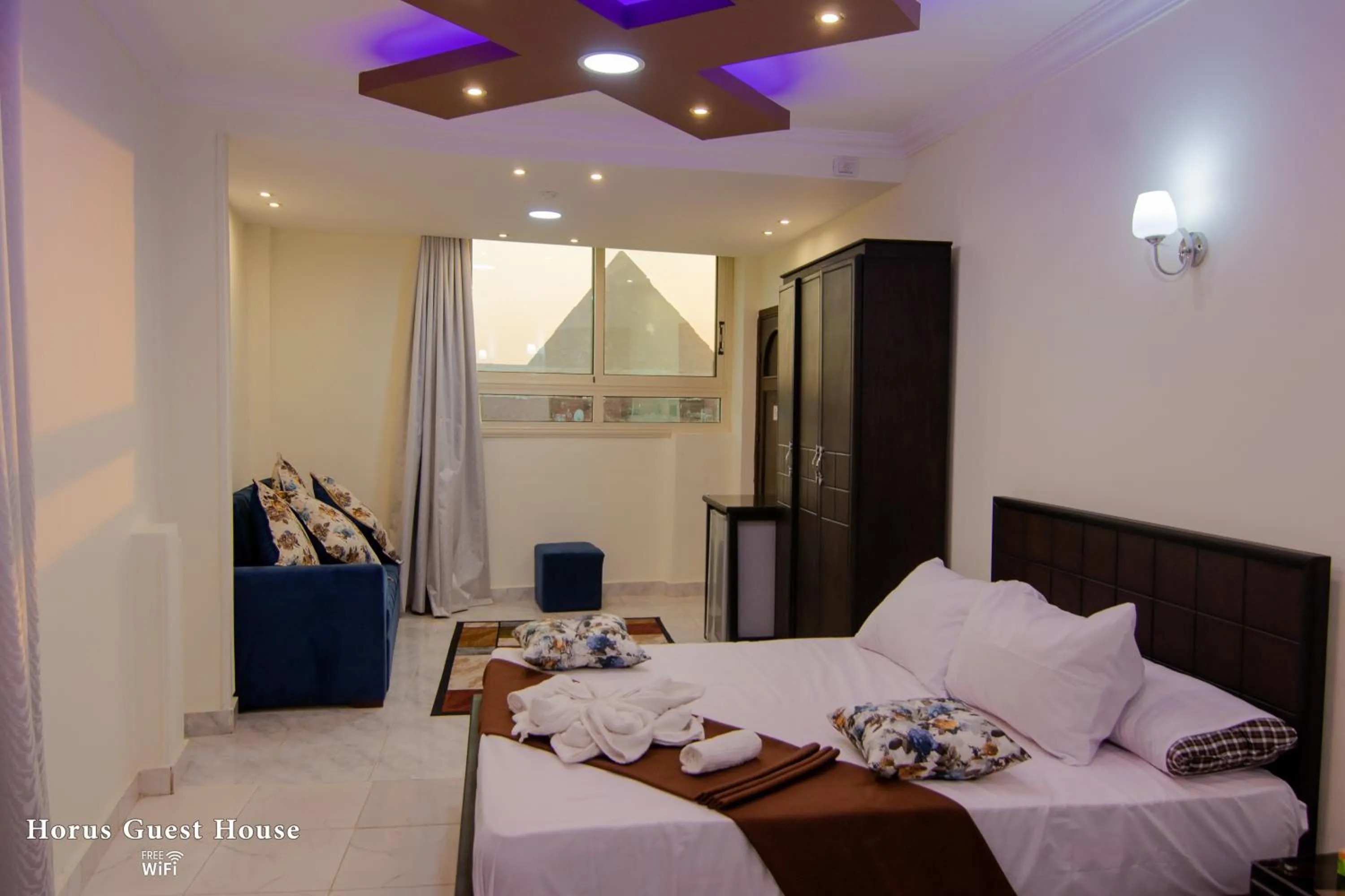 Bed in Horus Guest House Pyramids View