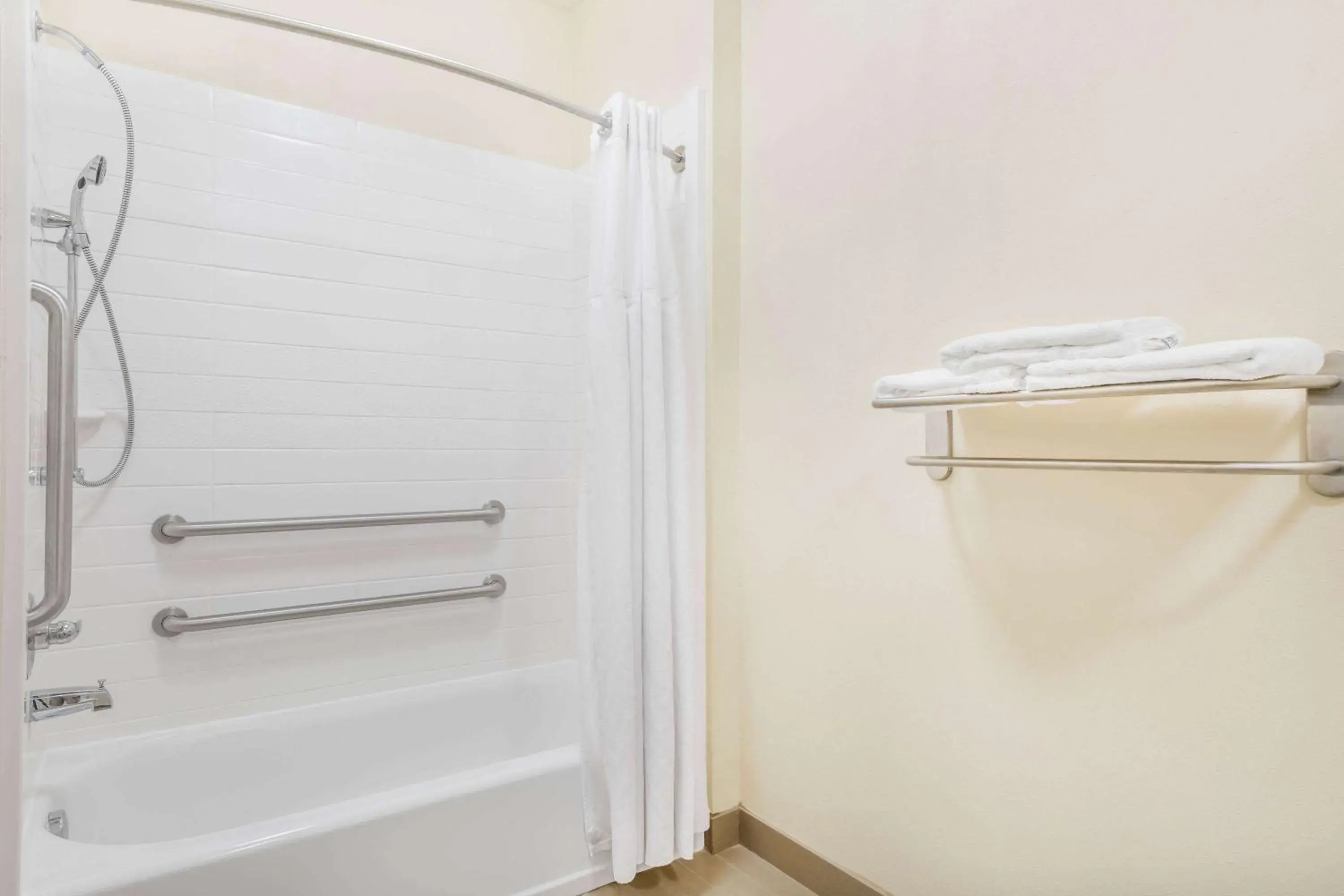 King Room - Disability Access/Non-Smoking in Days Inn & Suites by Wyndham Katy King Room - Disability Access/Non-Smoking in Days Inn & Suites by Wyndham Katy