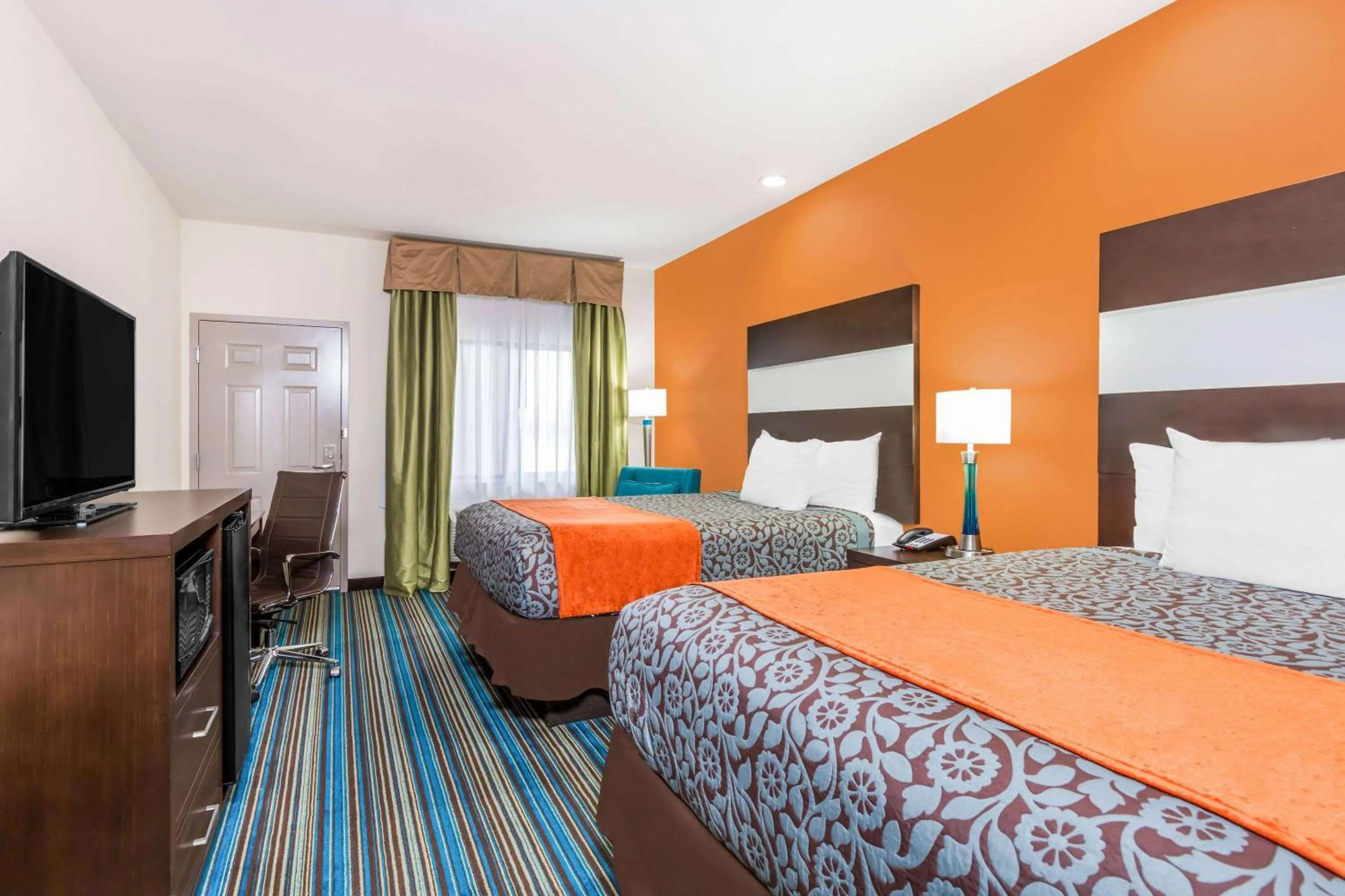 Photo of the whole room, Bed in Days Inn & Suites by Wyndham Katy