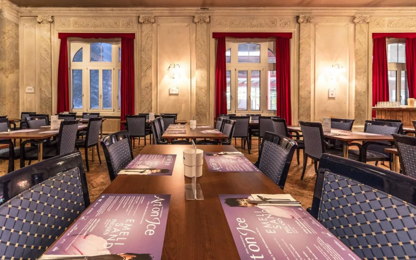 Dining area in Hotel Montana by Mountain Hotels