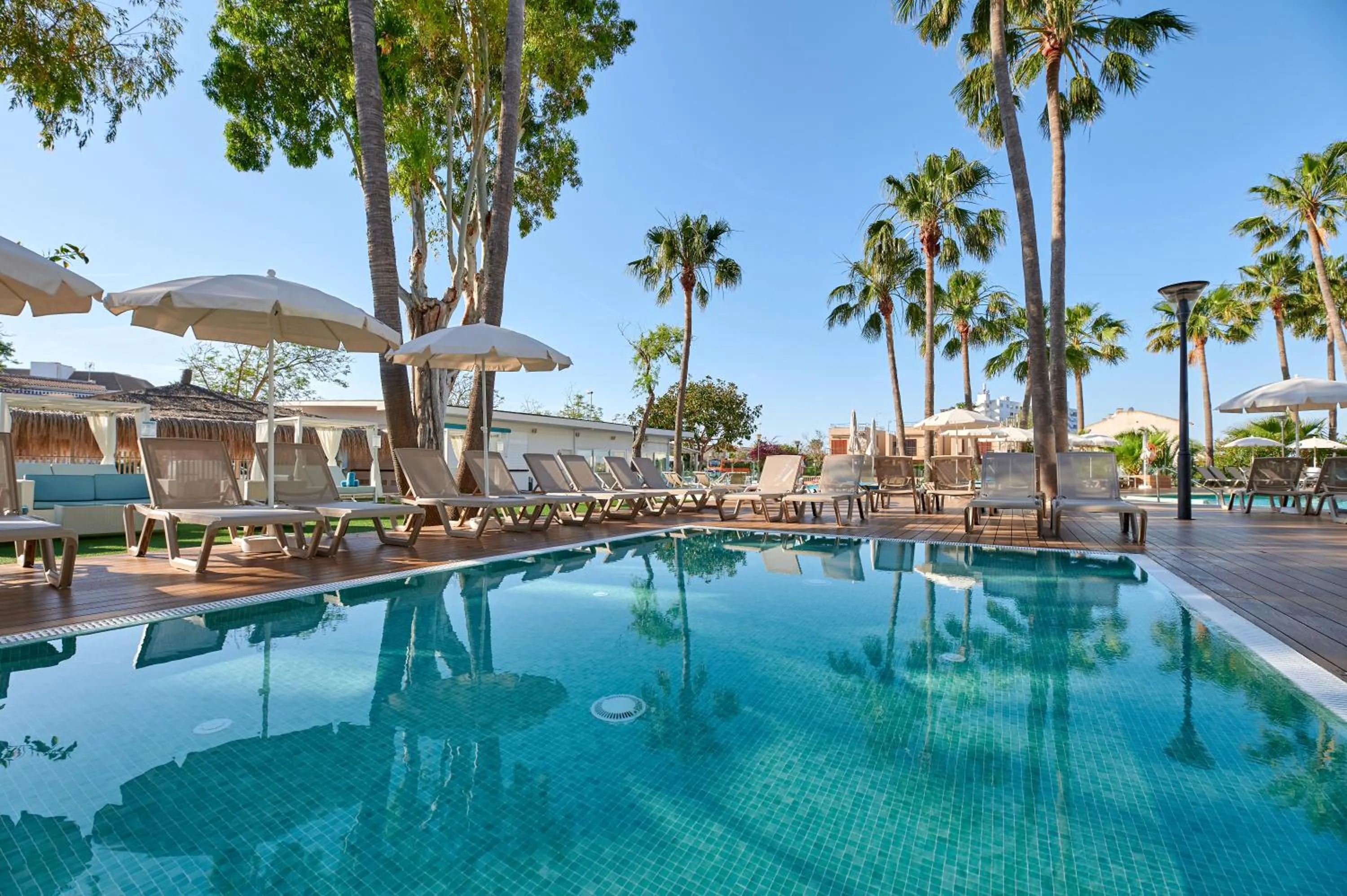 Swimming pool in Alua Boccaccio