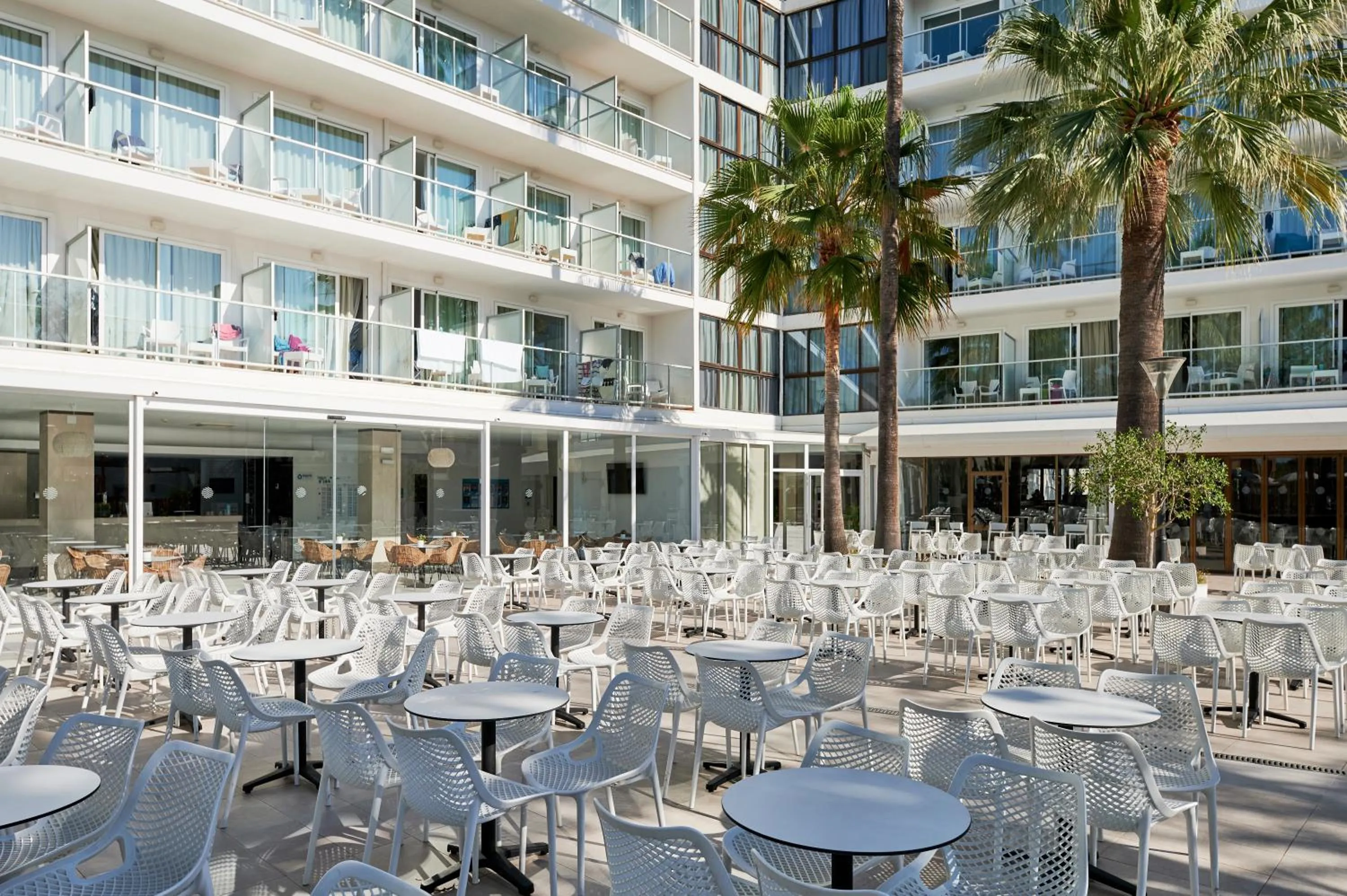 Restaurant/places to eat in Alua Boccaccio