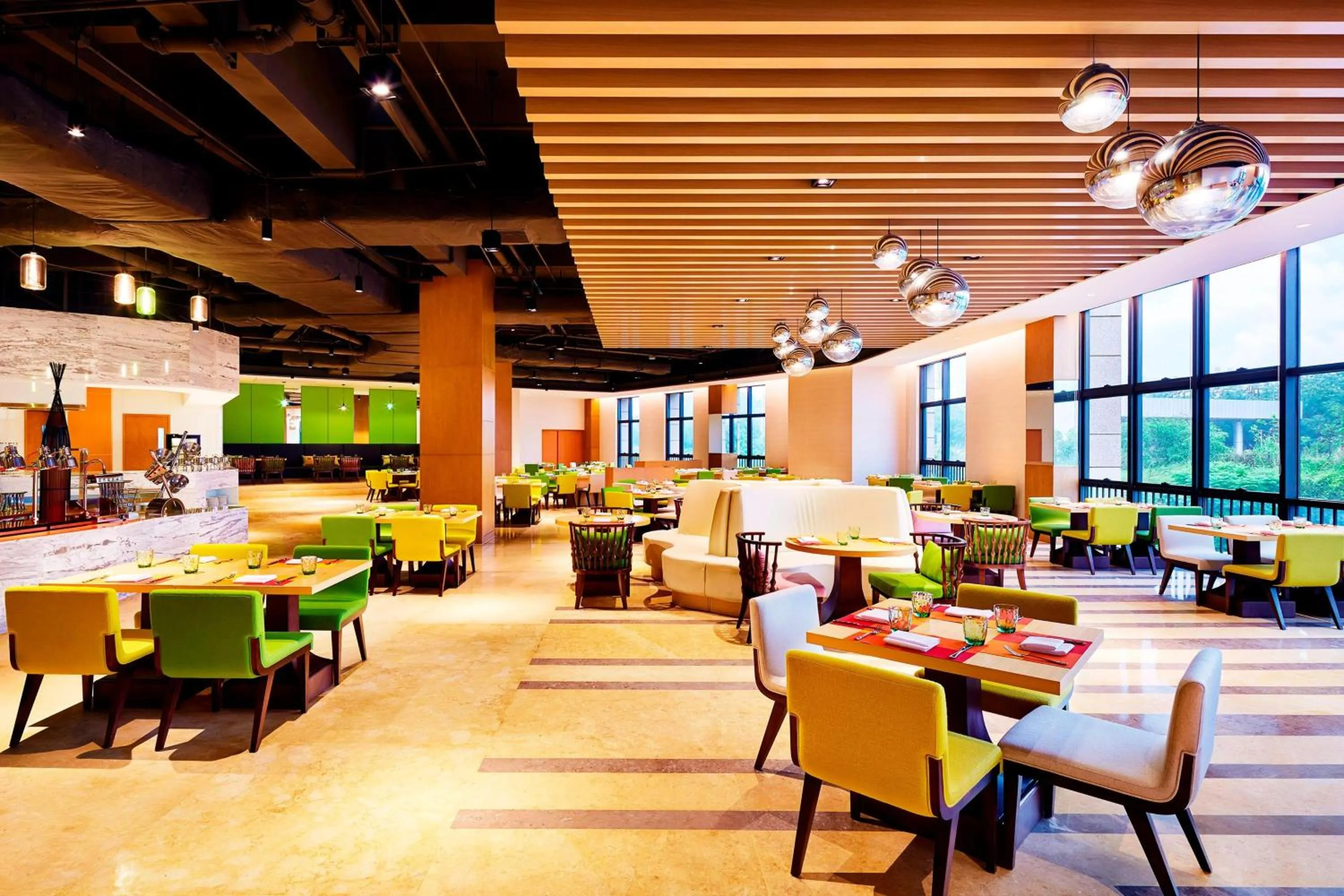 Restaurant/places to eat in Aloft Dynamic Town