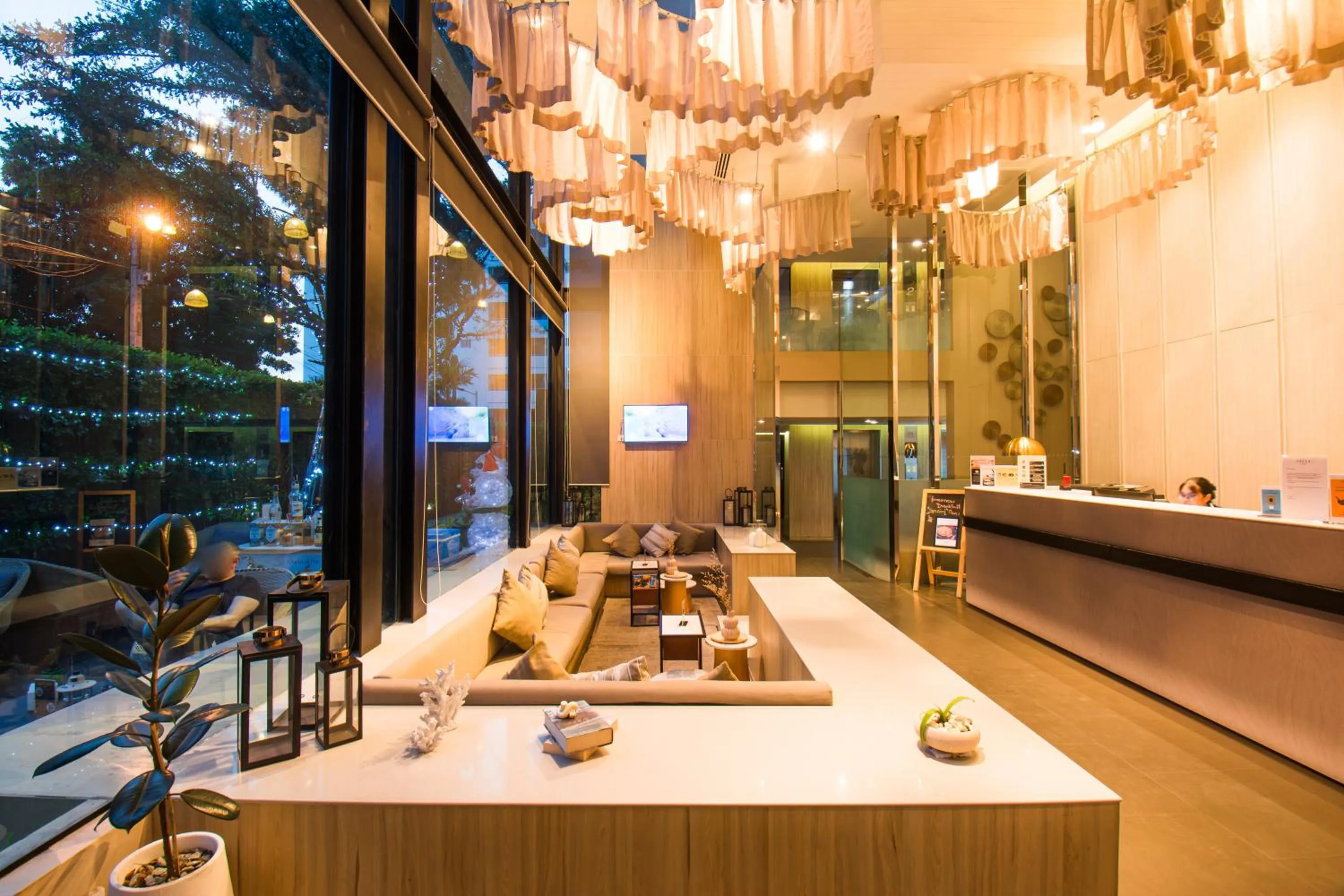 Lobby or reception in Aster Hotel and Residence by At Mind