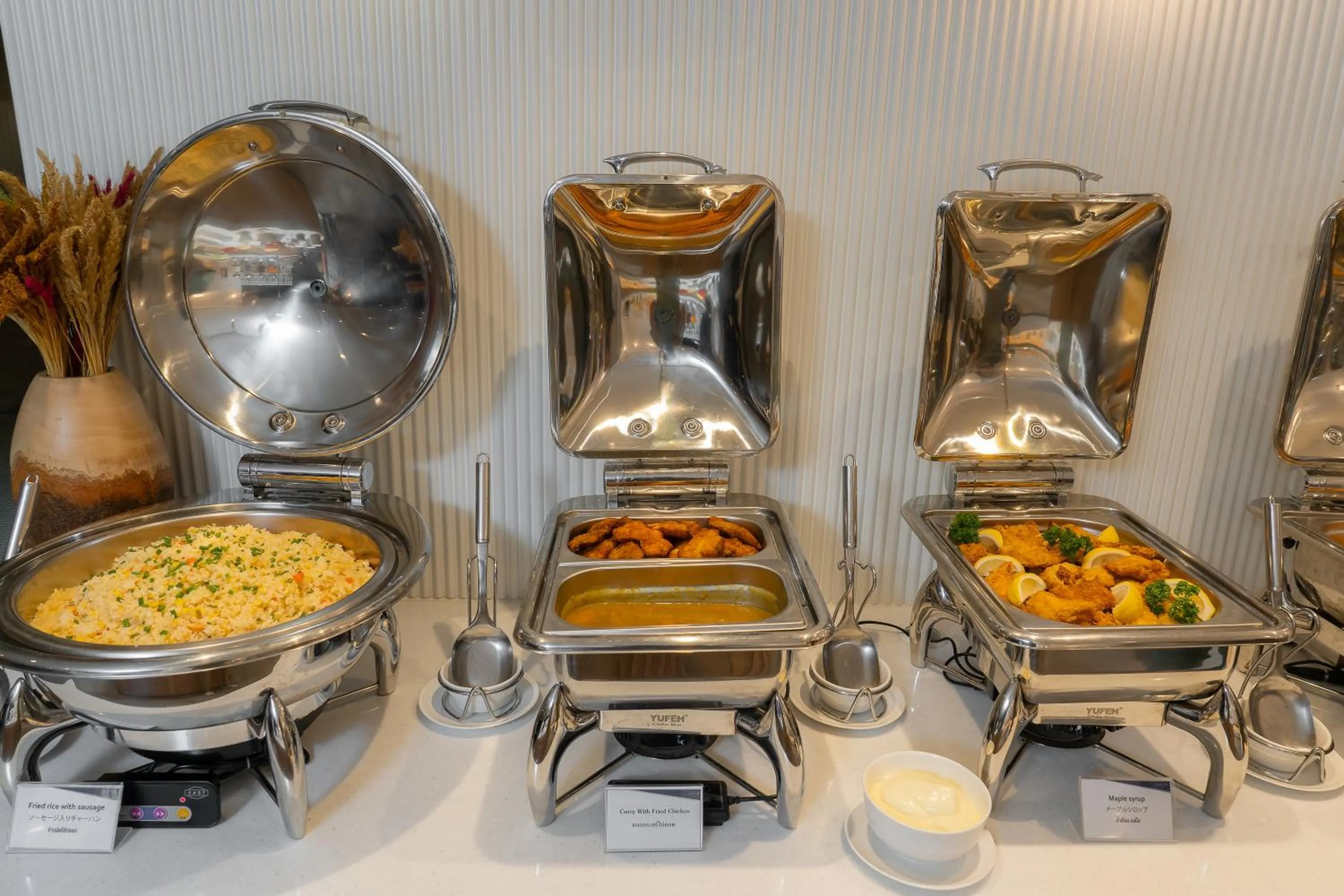 Restaurant/places to eat in Aster Hotel and Residence by At Mind