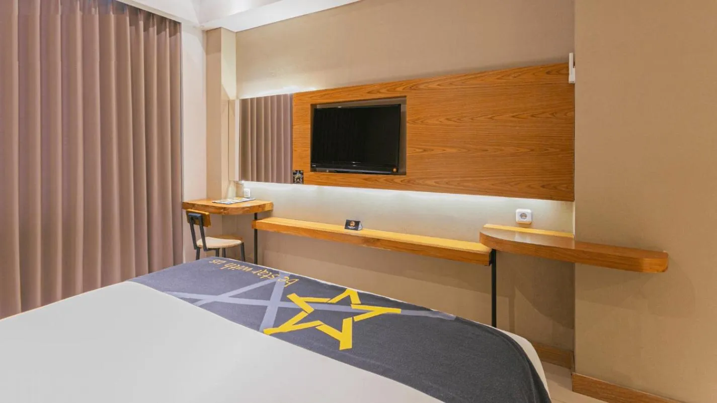 Bedroom, Bed in Yellow Star Gejayan Hotel