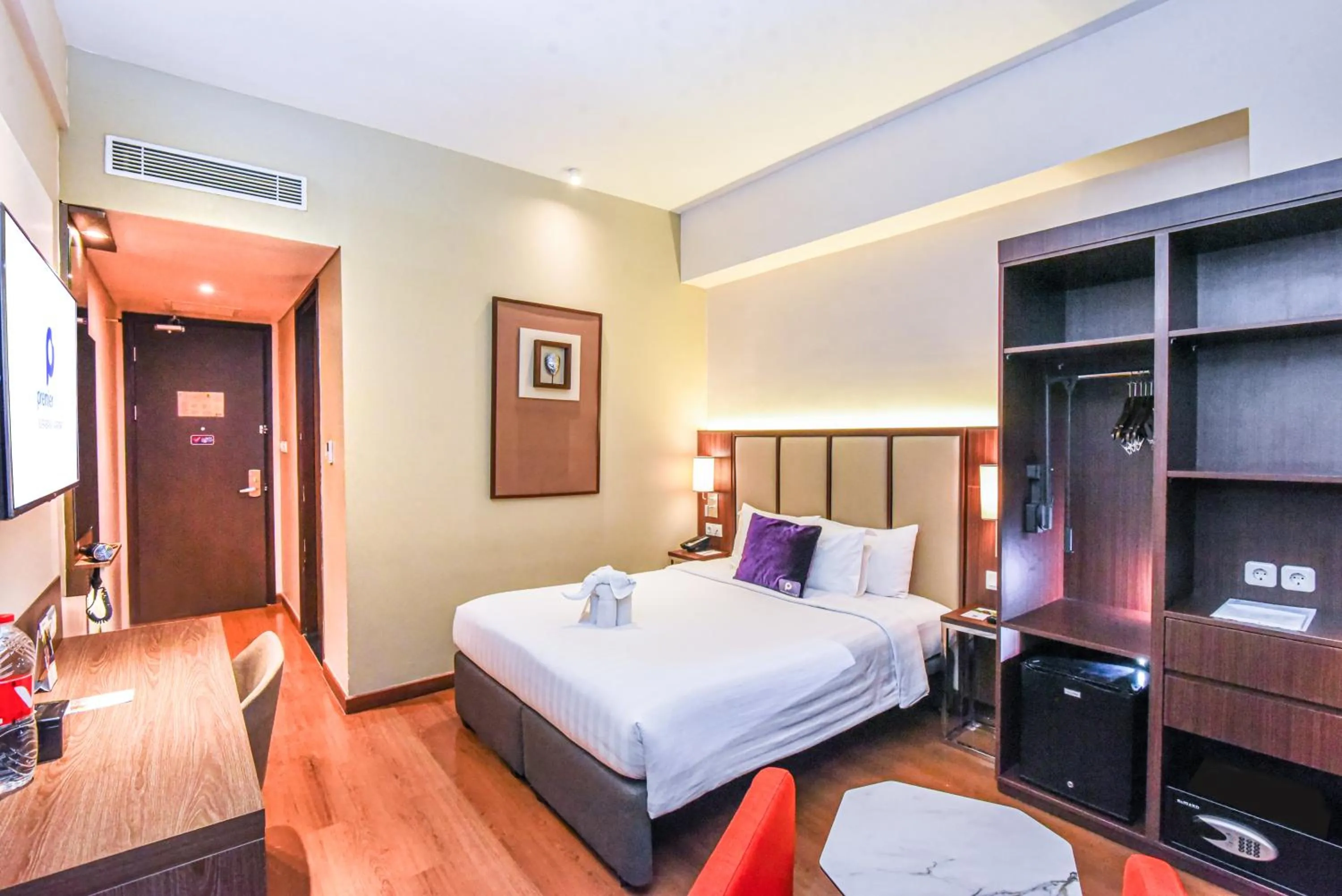 TV and multimedia, Bed in Premier Place Surabaya Airport