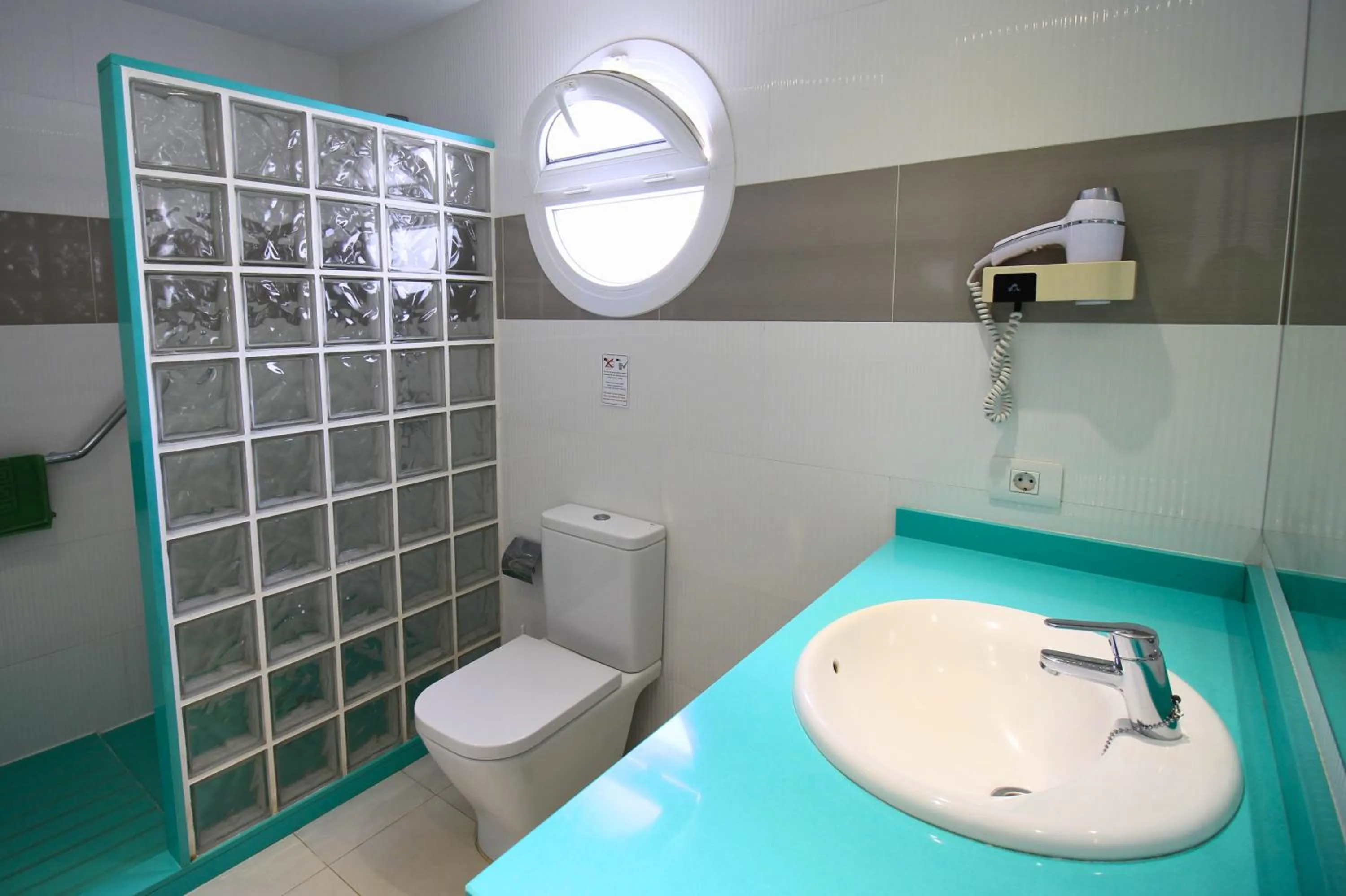 Bathroom in Apartamentos Corona Mar