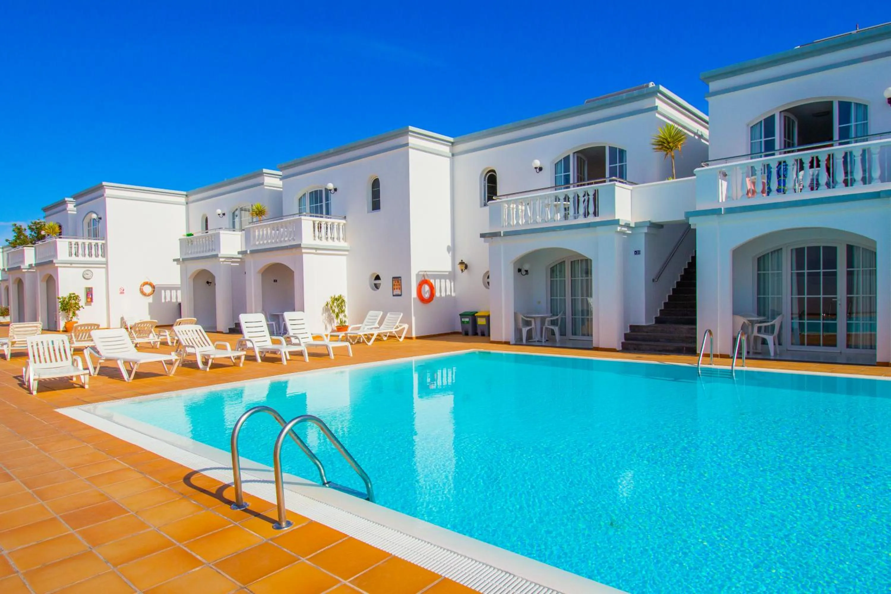 Swimming pool in Apartamentos Corona Mar