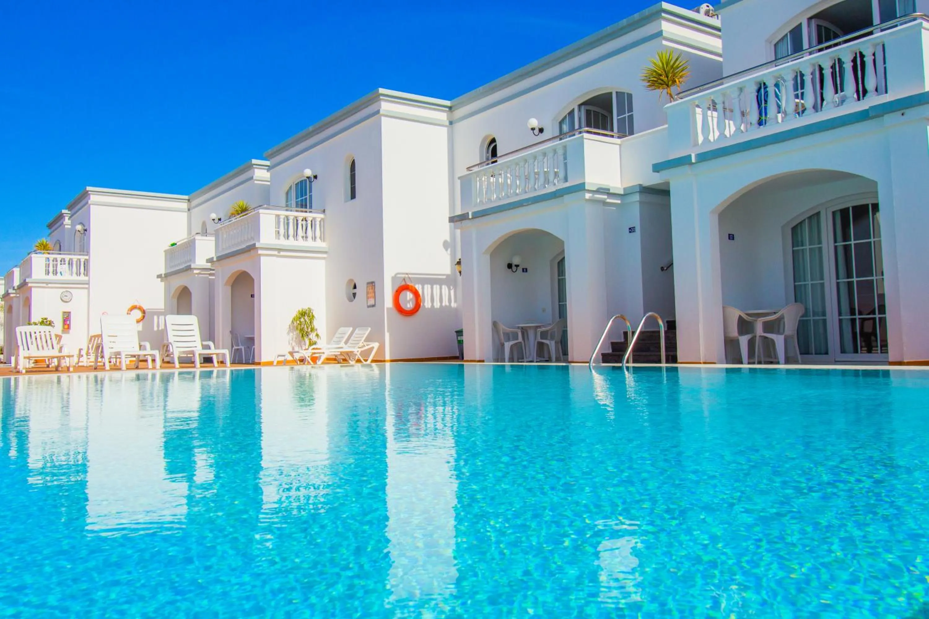 Swimming pool in Apartamentos Corona Mar