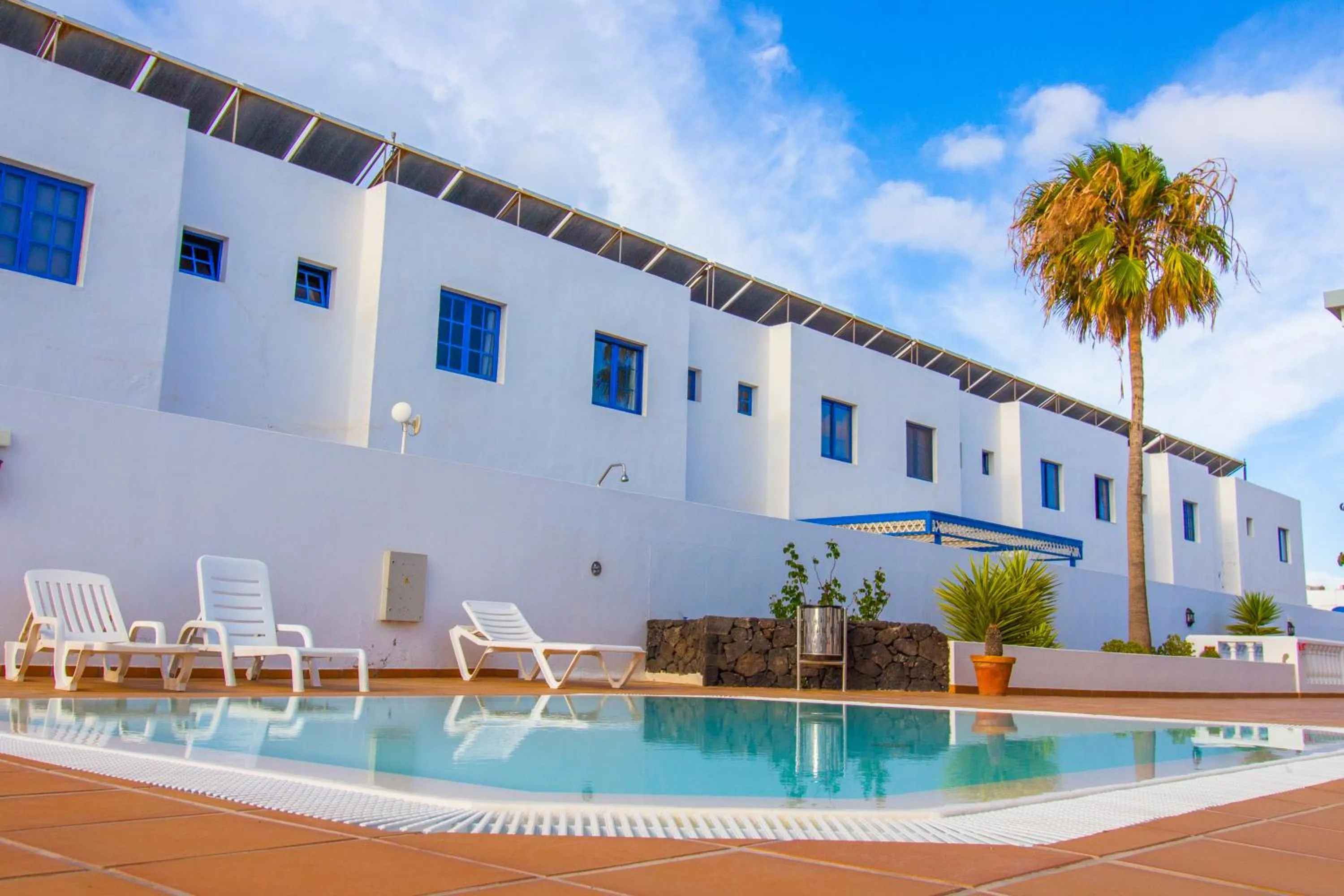 Swimming pool in Apartamentos Corona Mar