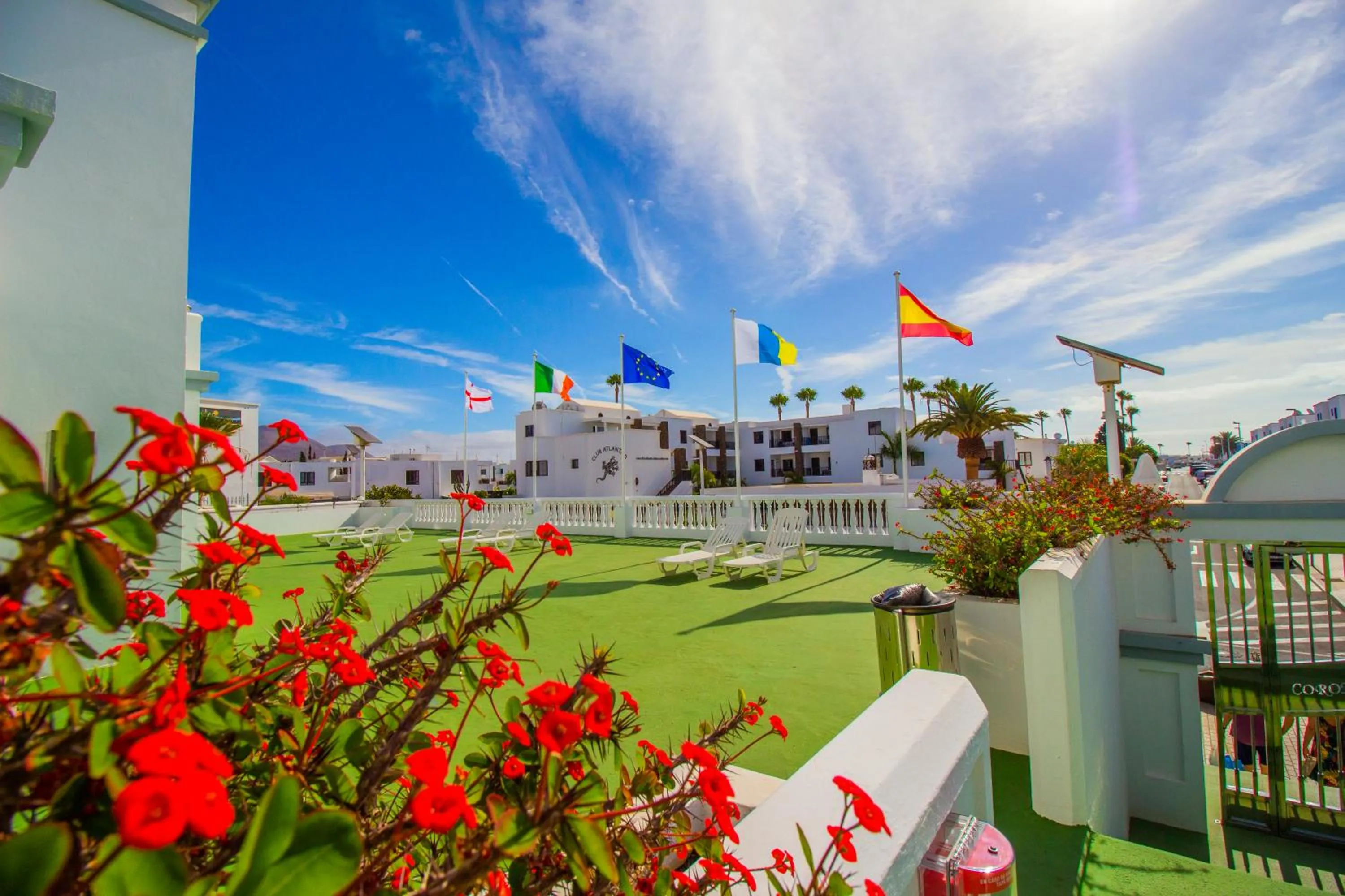 Property building in Apartamentos Corona Mar