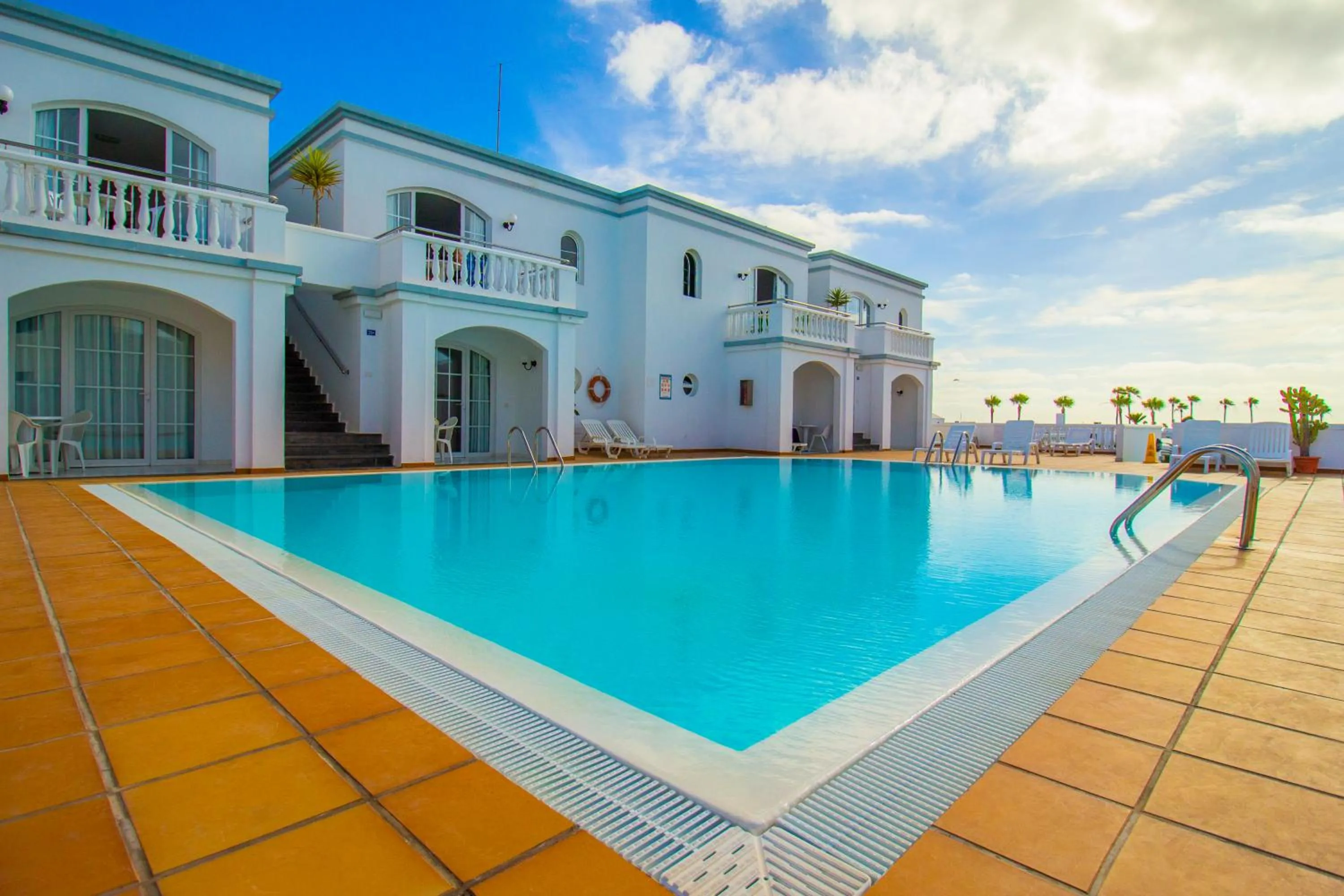 Property building in Apartamentos Corona Mar