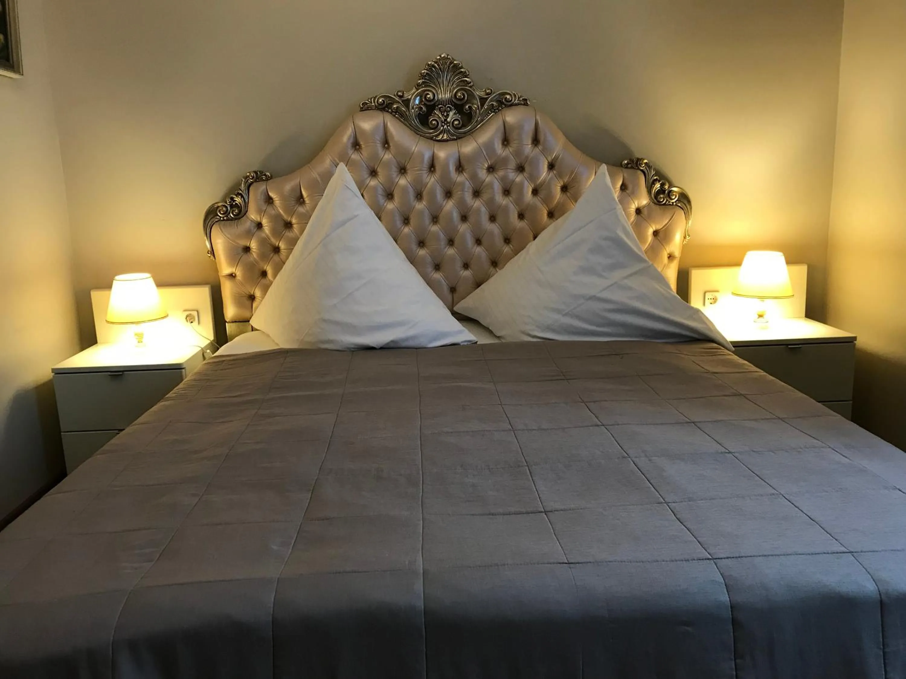 Bedroom, Bed in Vip Apartment an den Thermen