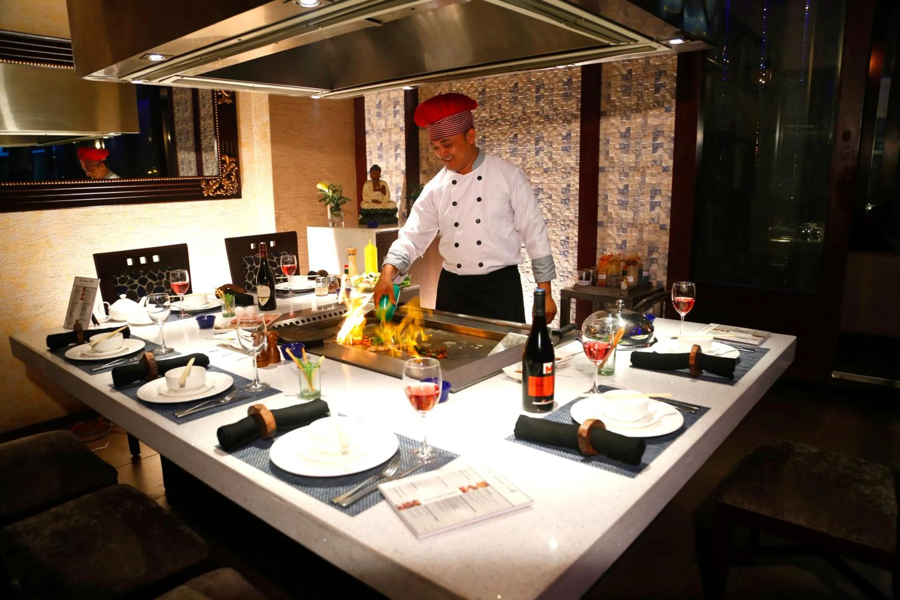 Restaurant/places to eat in Regent Park Hotel