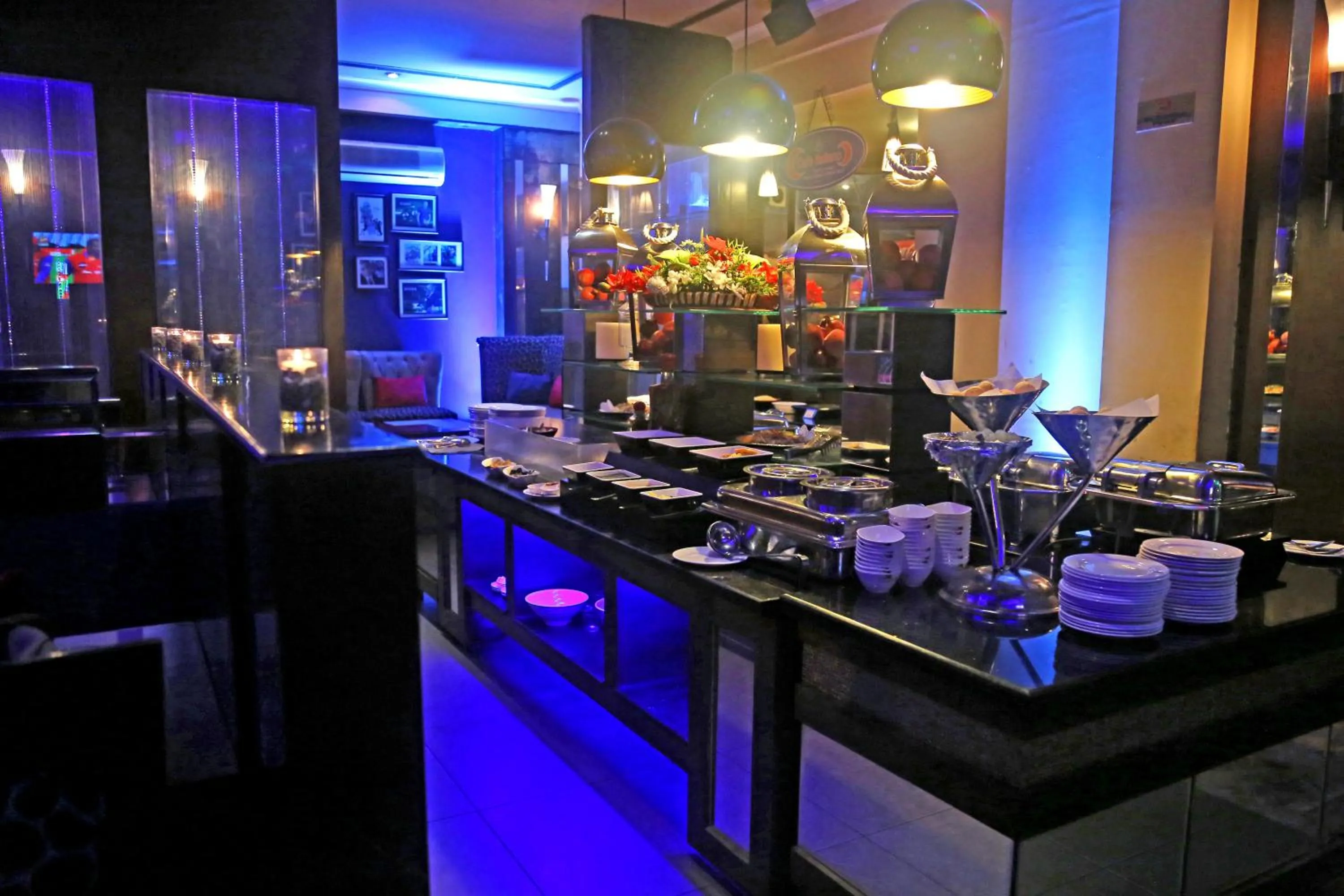 Restaurant/places to eat in Regent Park Hotel