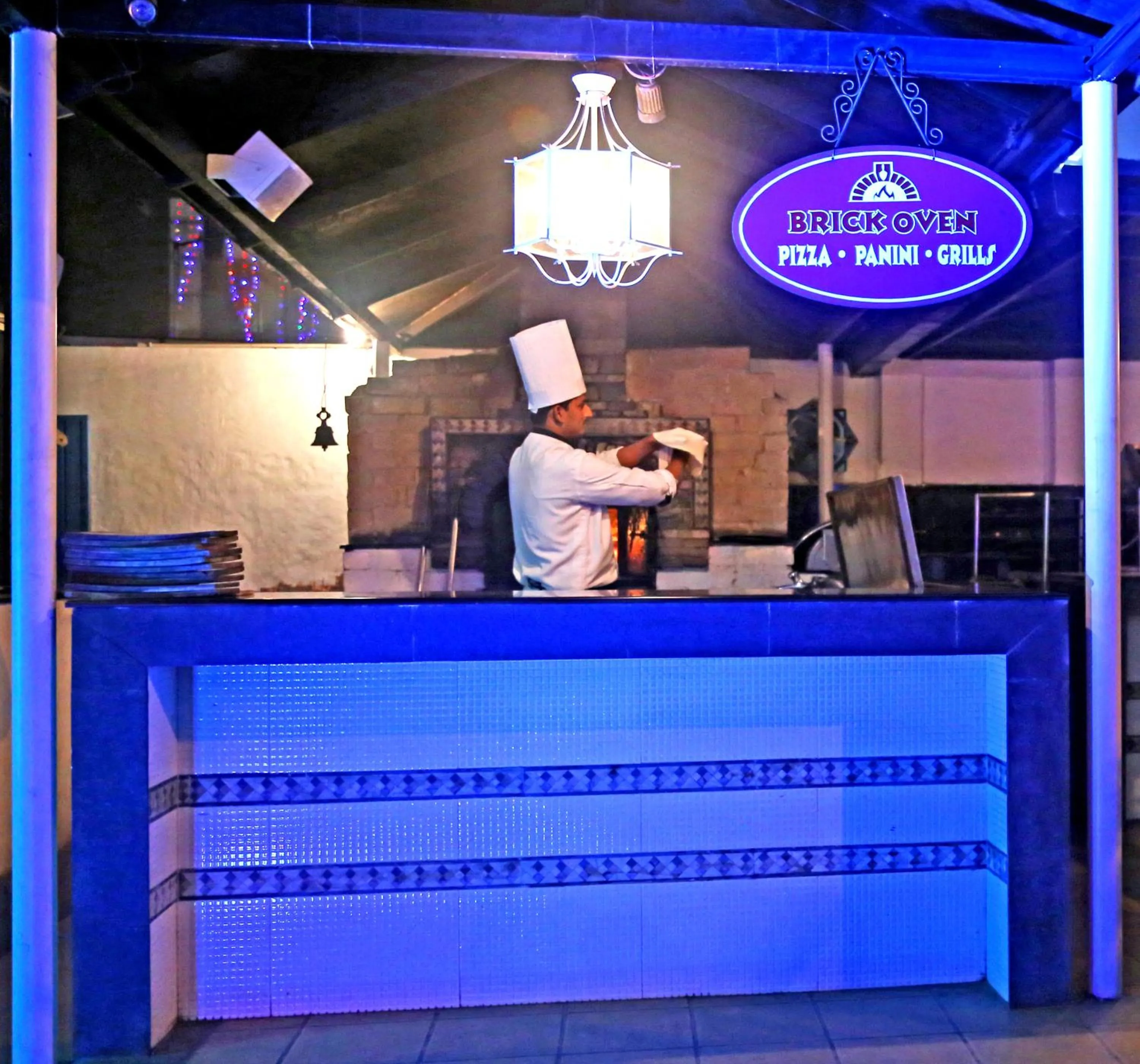 Restaurant/places to eat in Regent Park Hotel