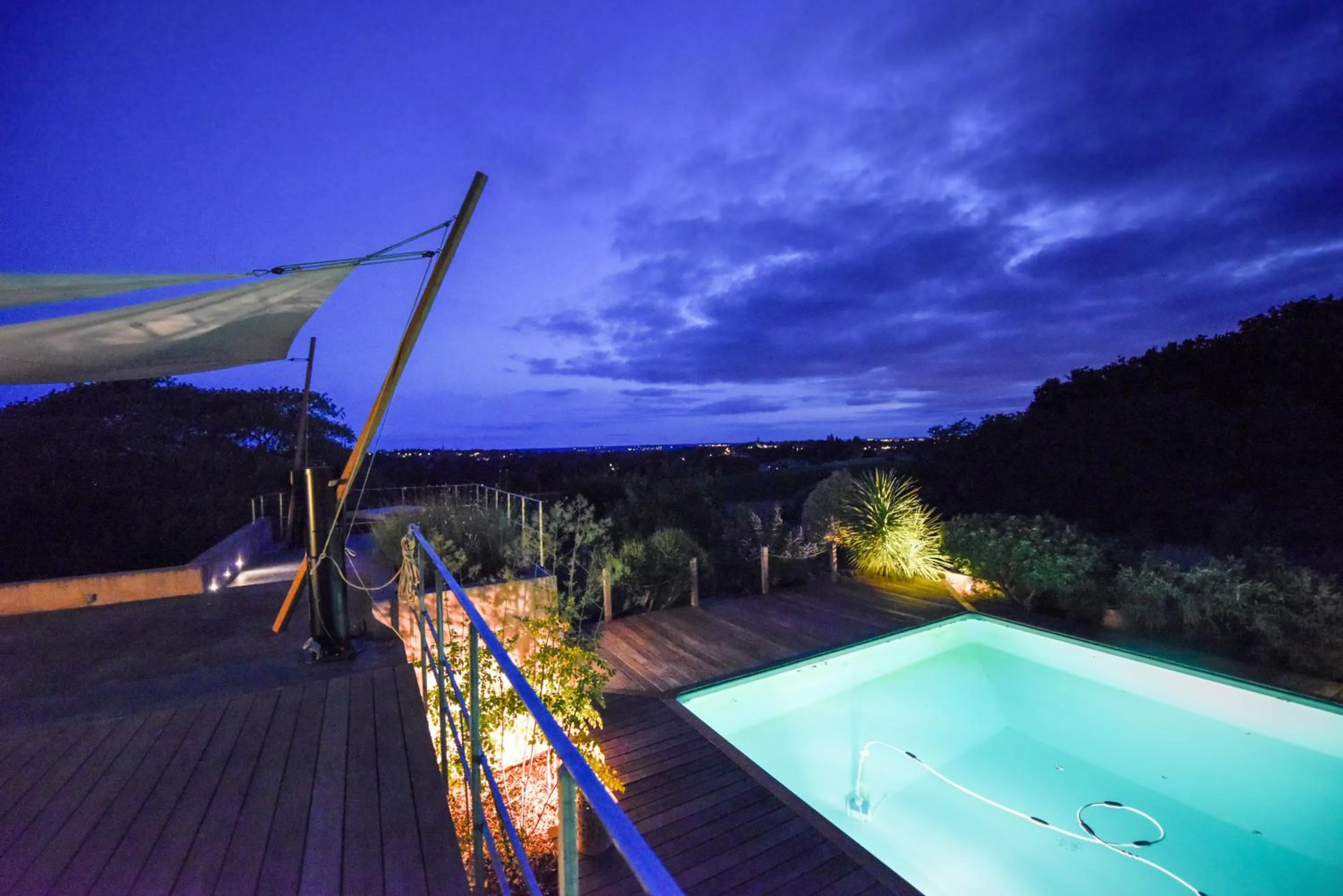 Pool view in Château Du Tasta