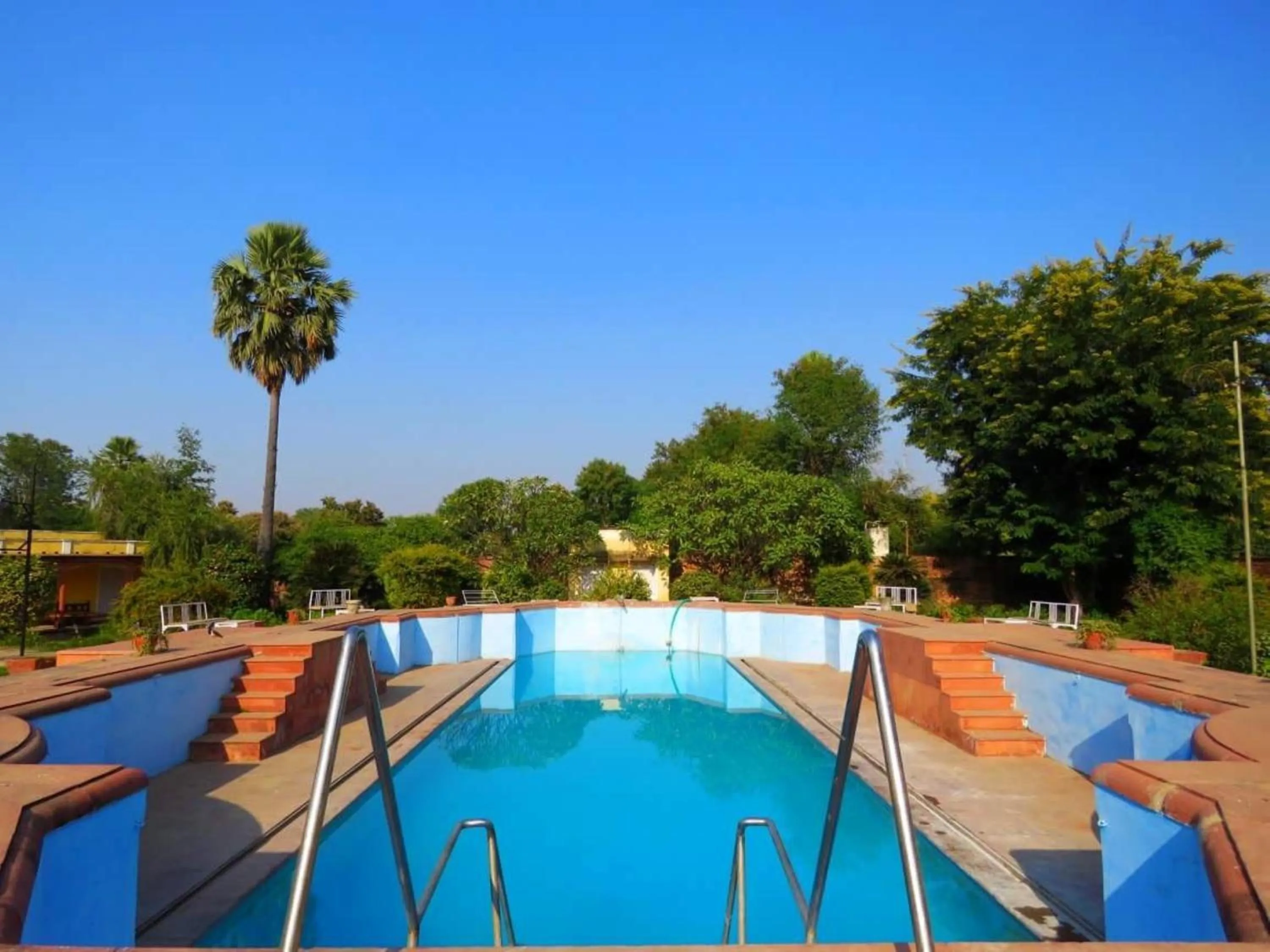 Swimming pool in Bhanwar Vilas Palace