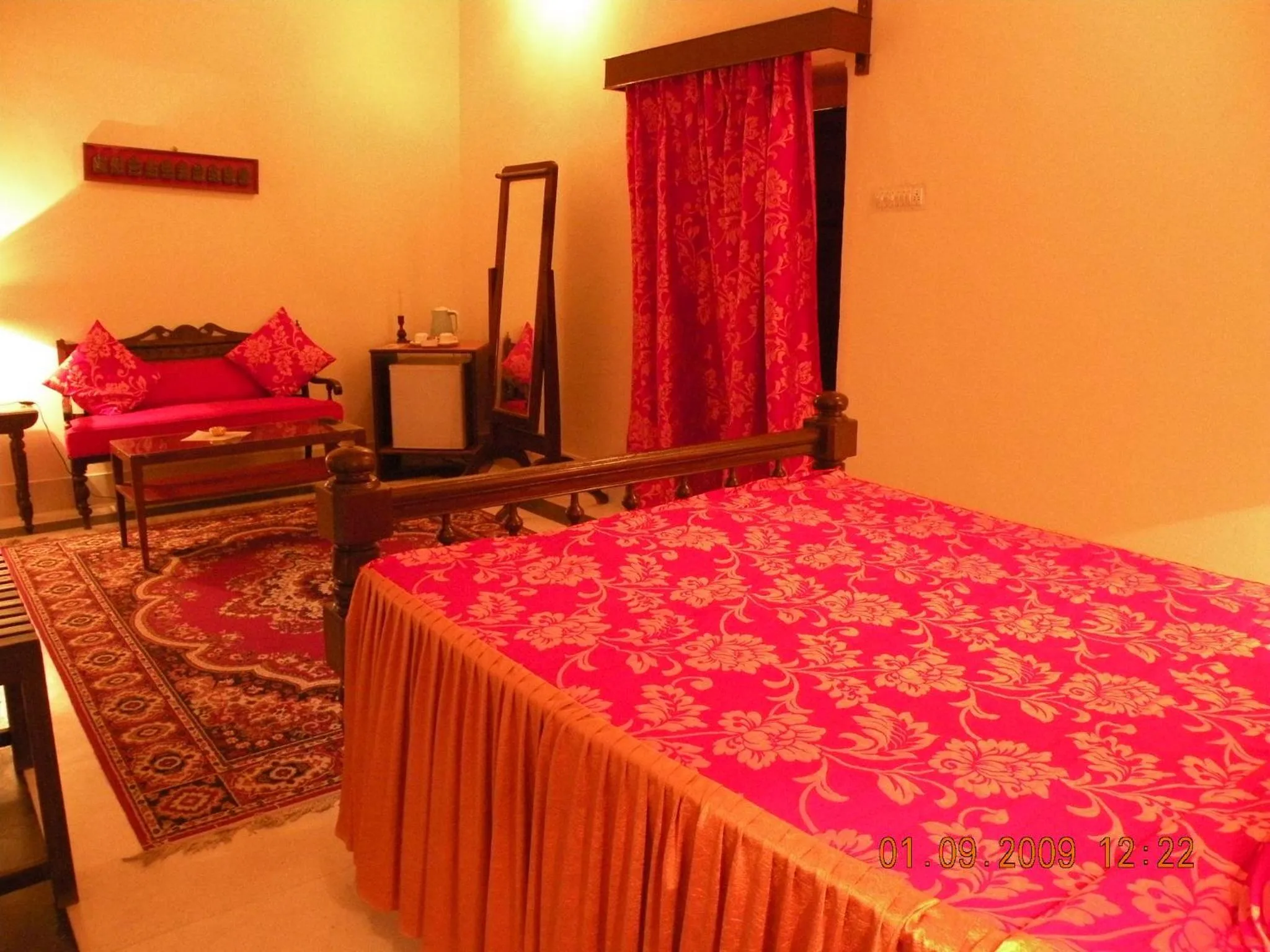 Photo of the whole room, Bed in Bhanwar Vilas Palace