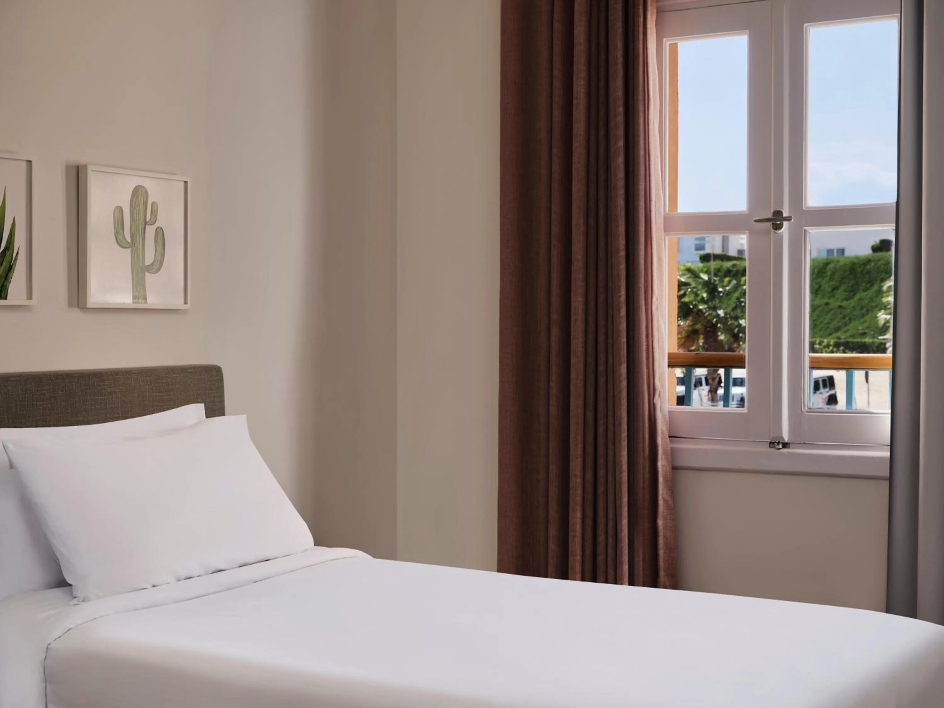 View (from property/room), Bed in Captain's Inn Hotel