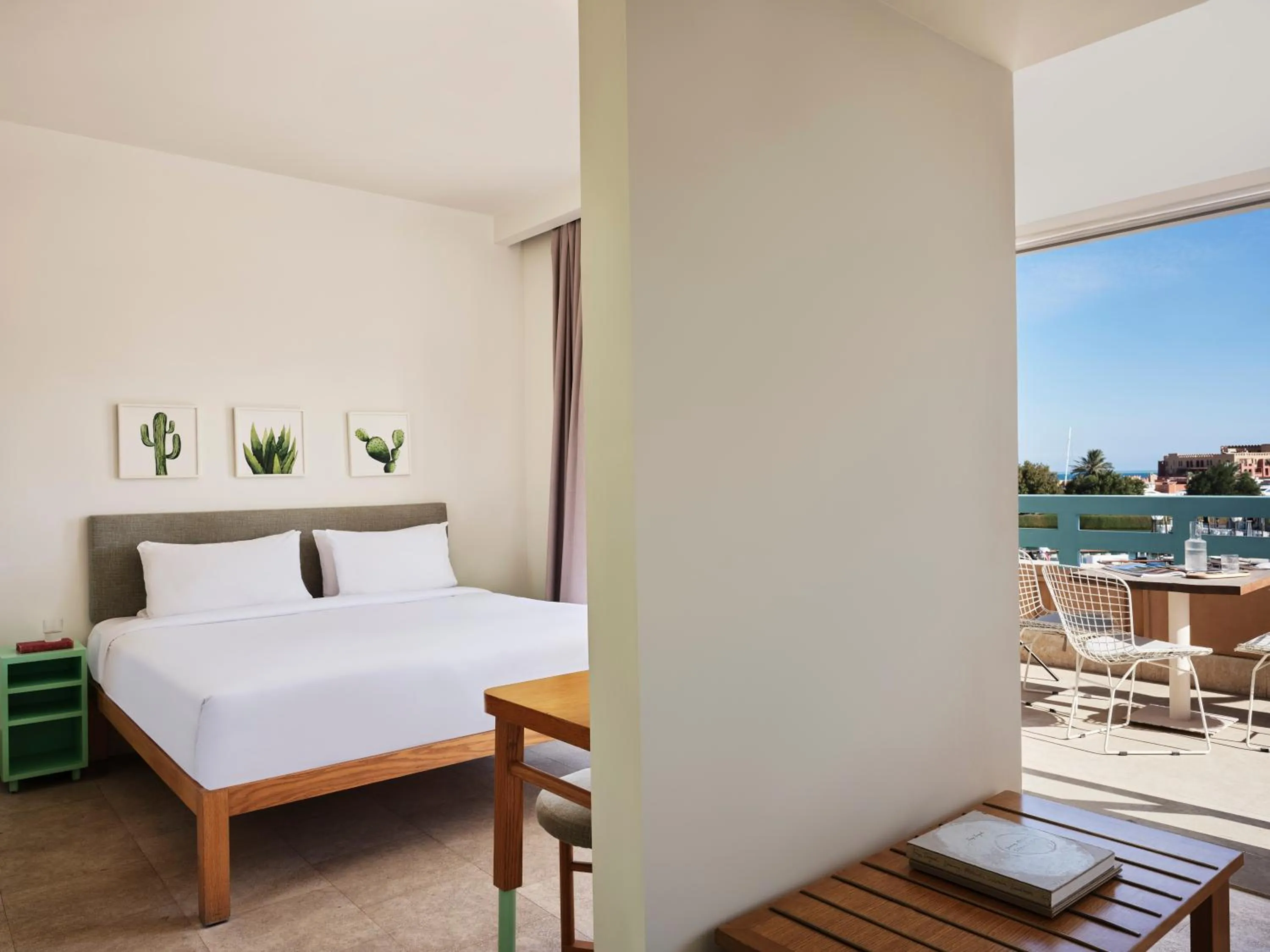 Bedroom, Bed in Captain's Inn Hotel