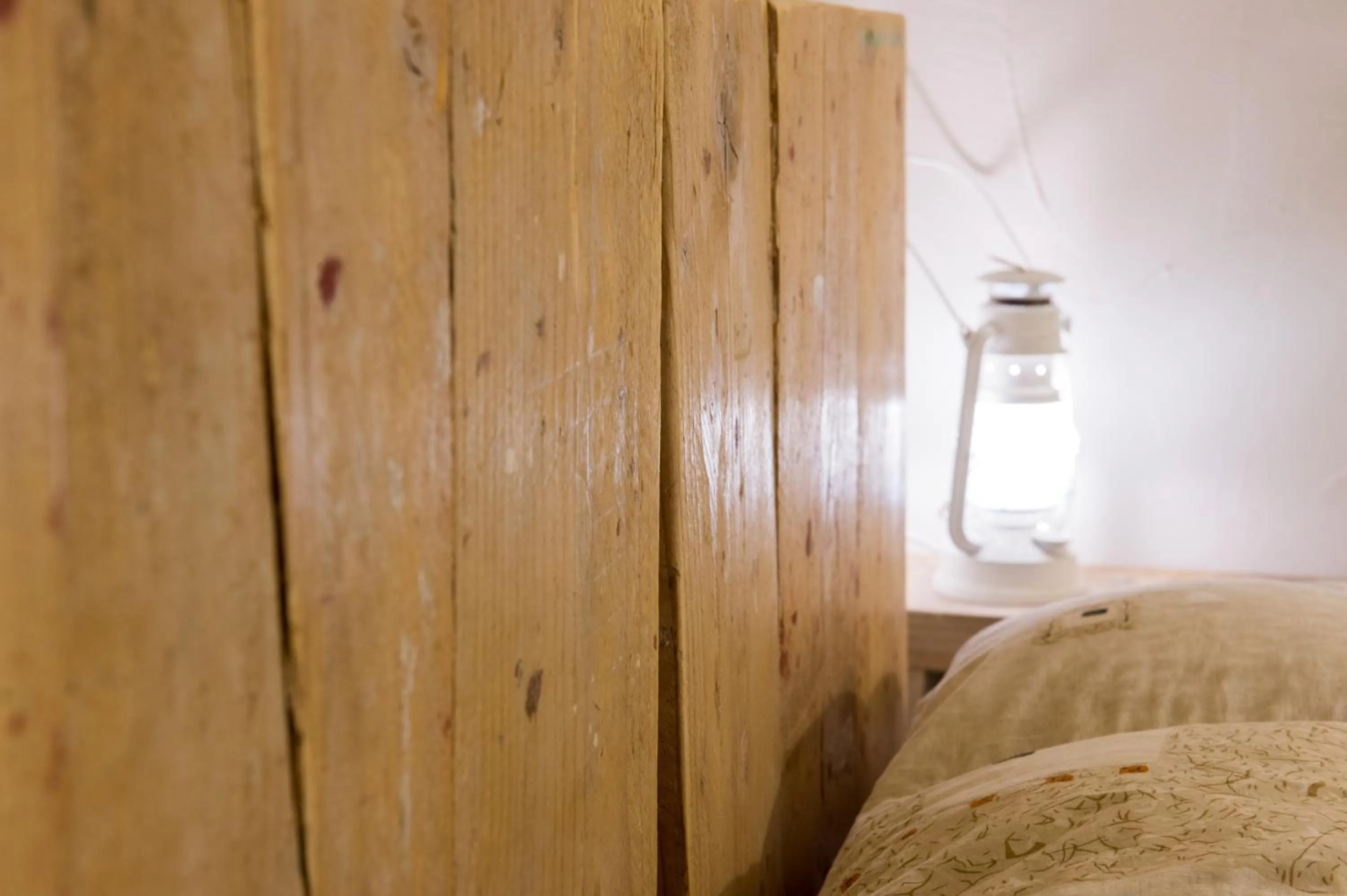 Decorative detail, Bed in Casetta del Pescatore