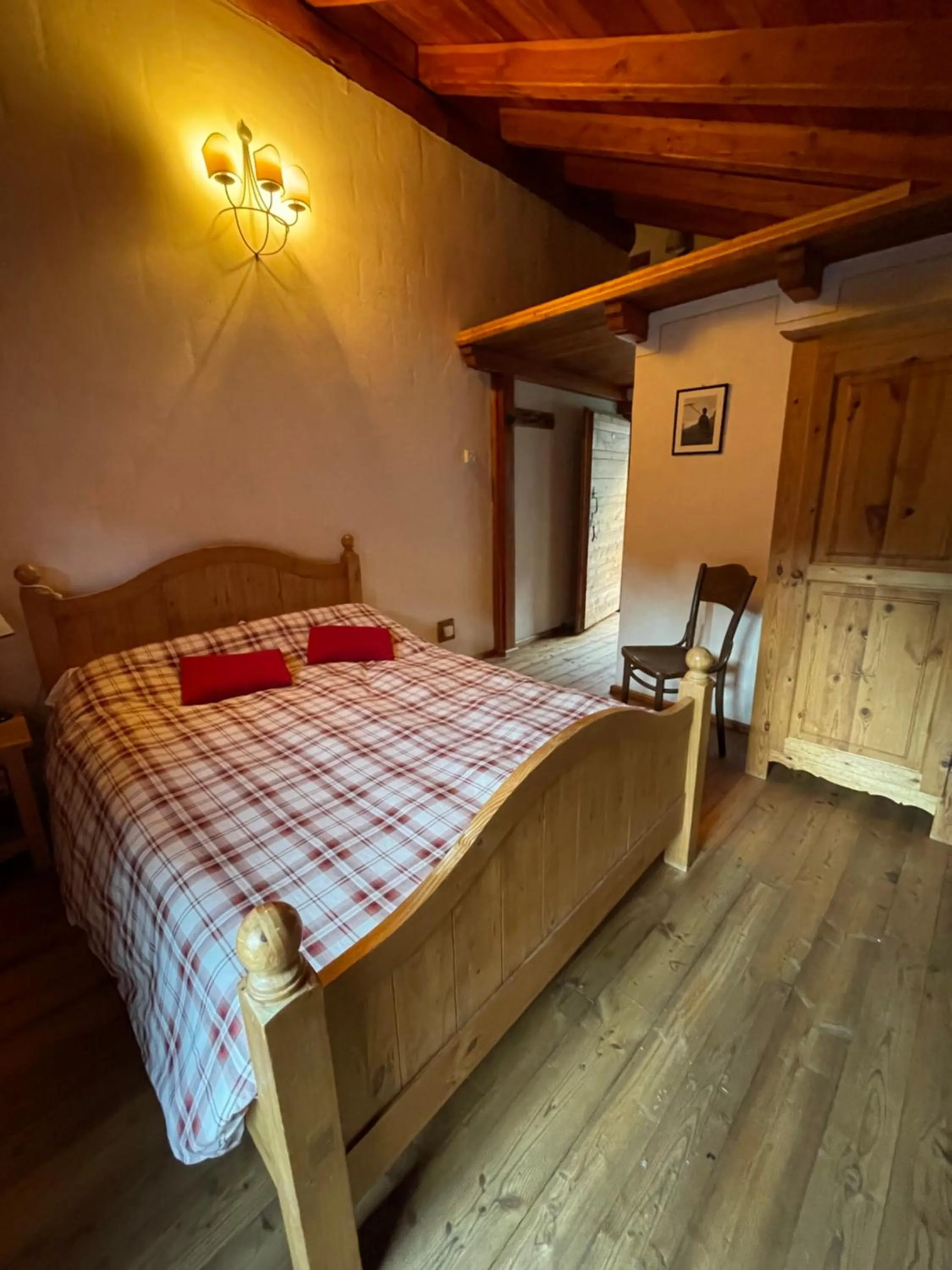 Photo of the whole room, Bed in Maison de Noé