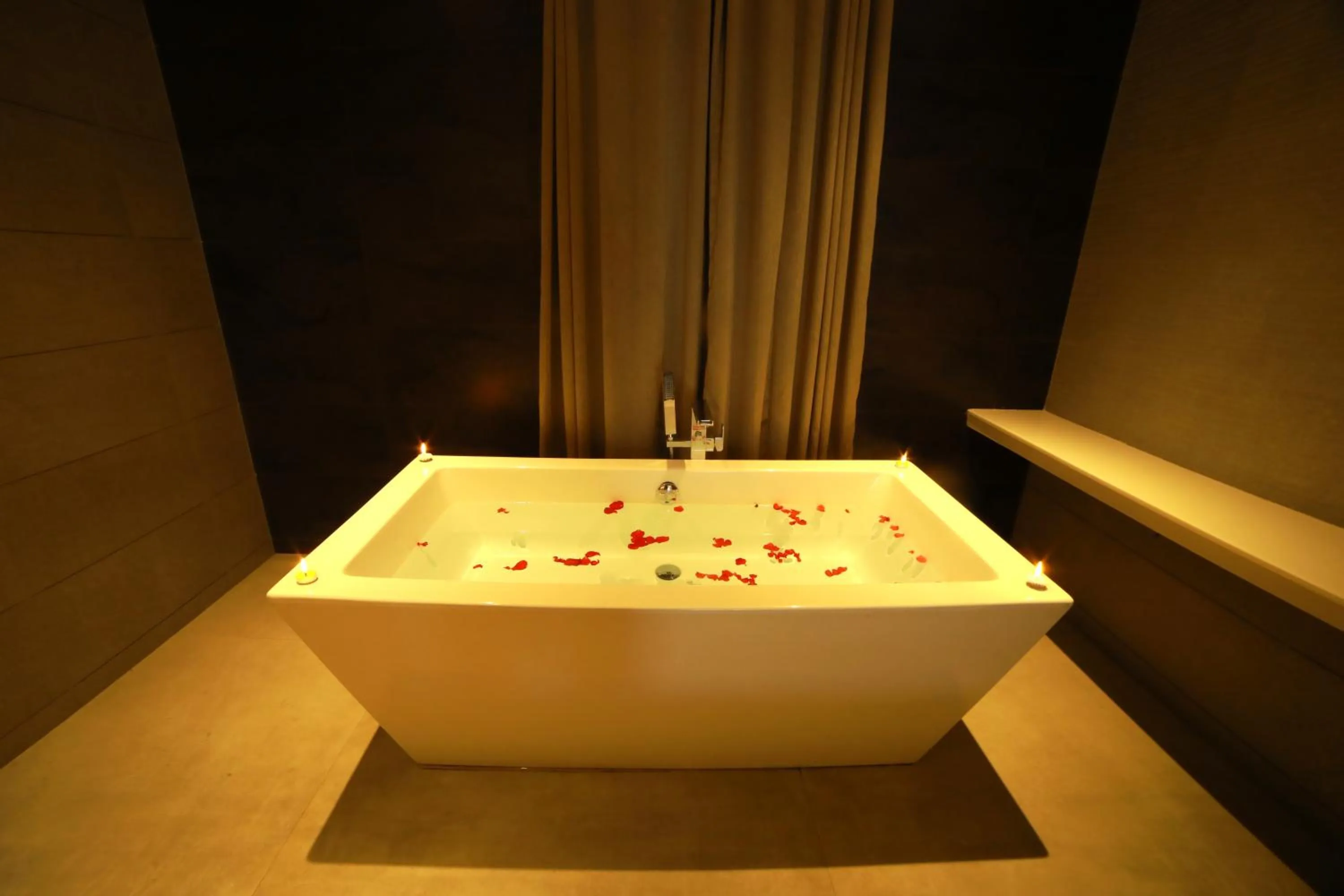 Bath in Broad Bean Resort & Spa