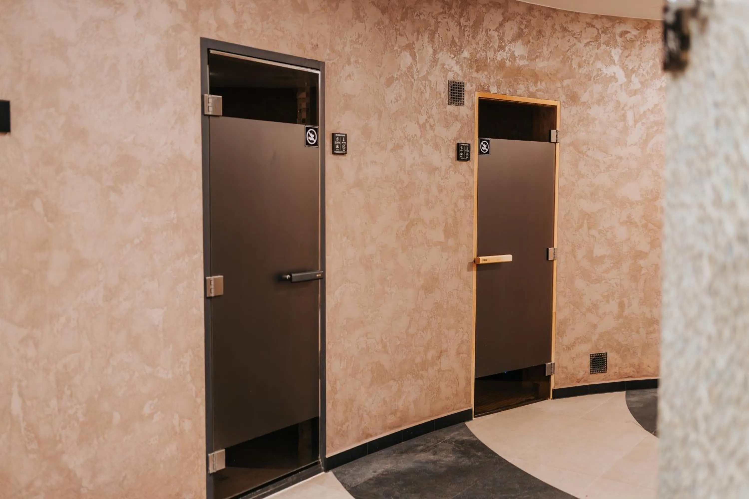 Swimming pool in Hotel Château Gbeľany