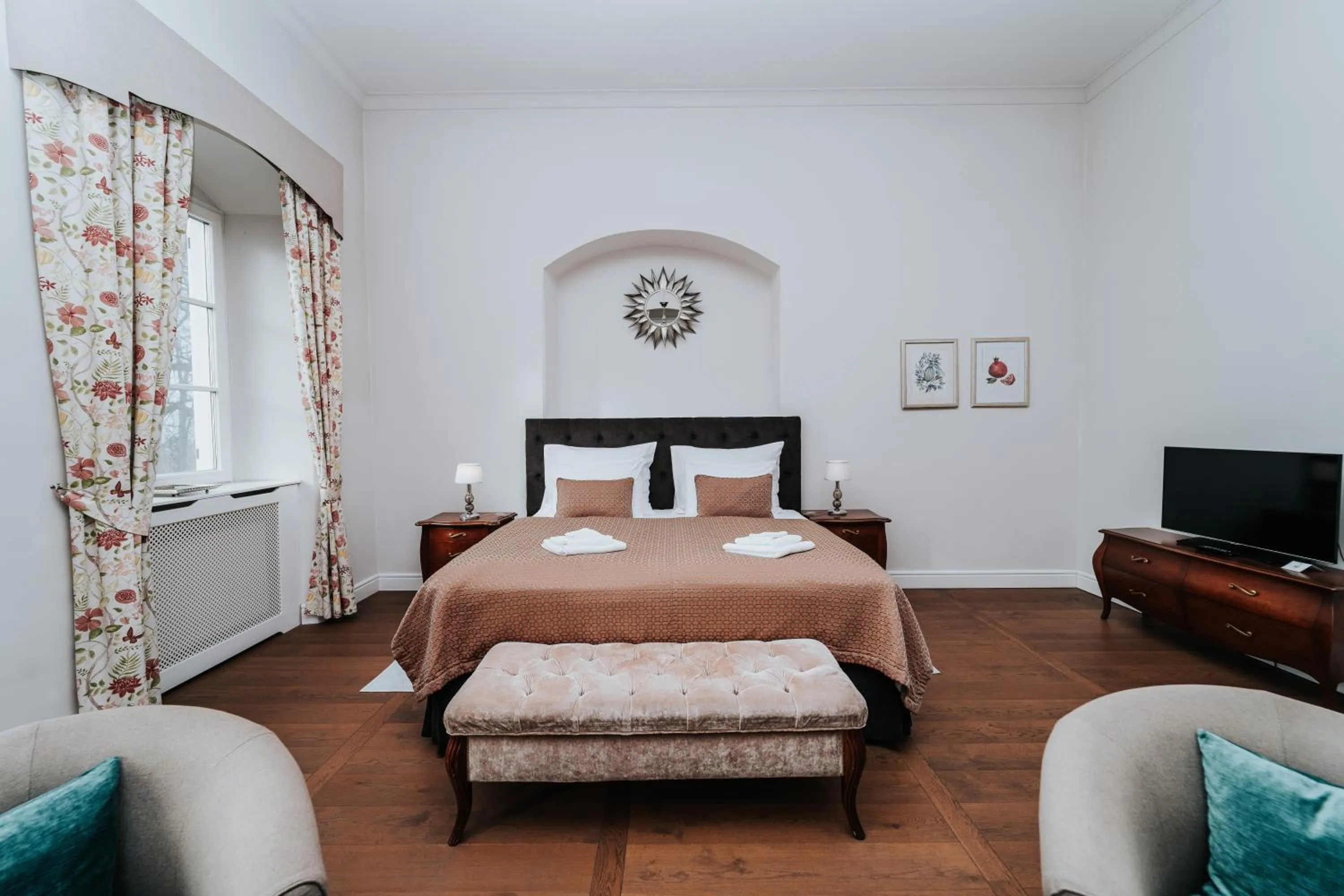 Bedroom, Bed in Hotel Château Gbeľany