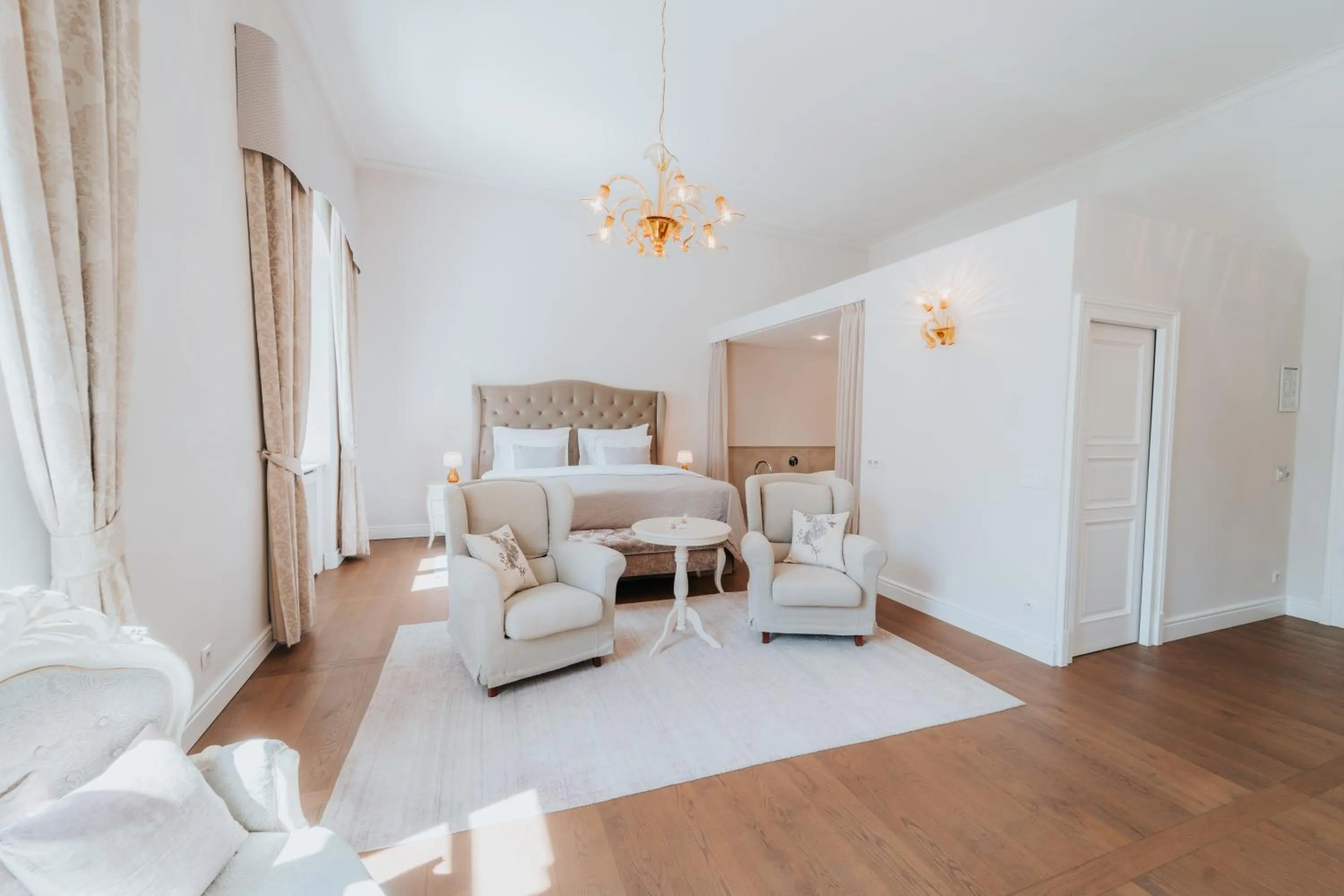 Property building, Bed in Hotel Château Gbeľany