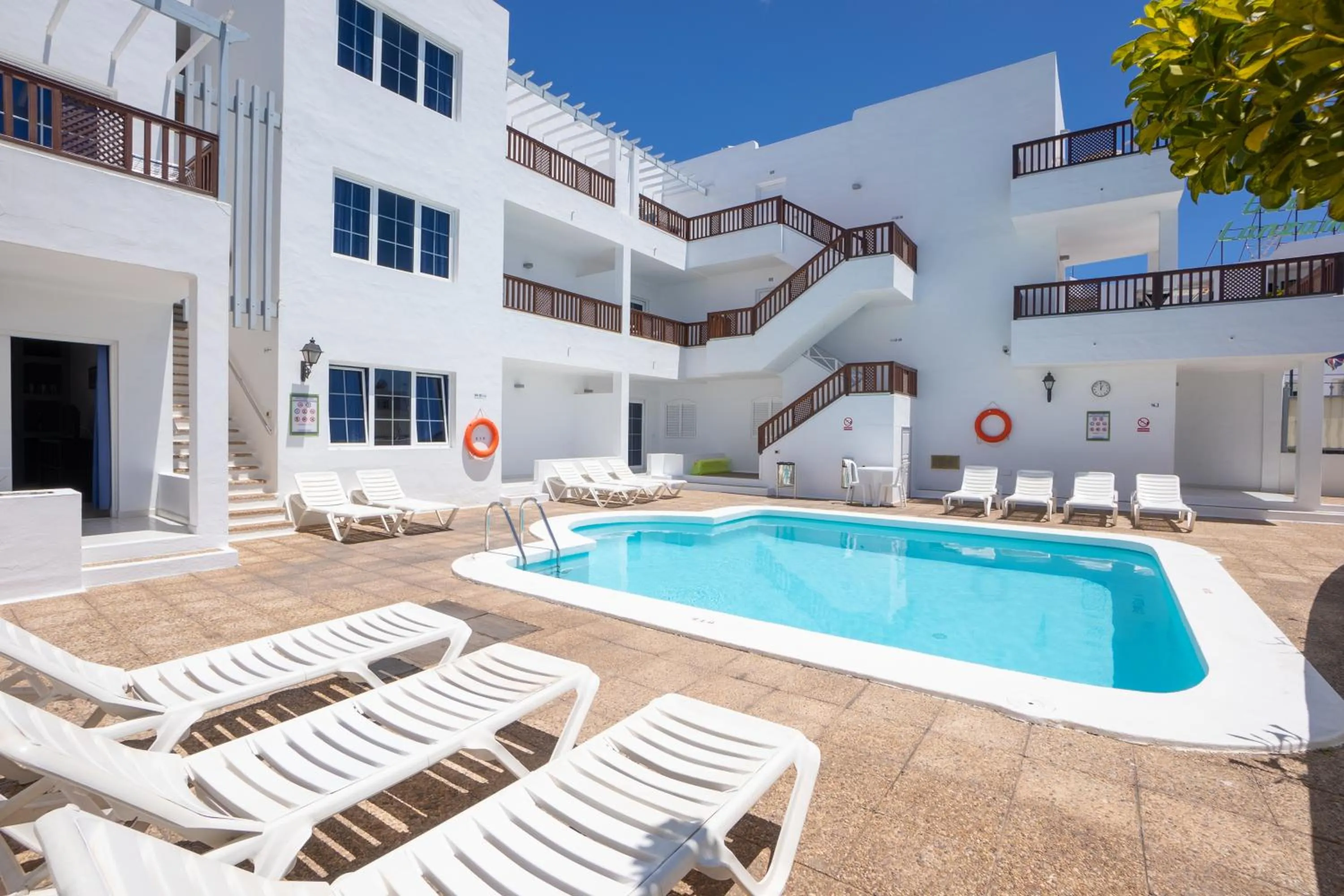 Property building in Vista Mar Apartamentos