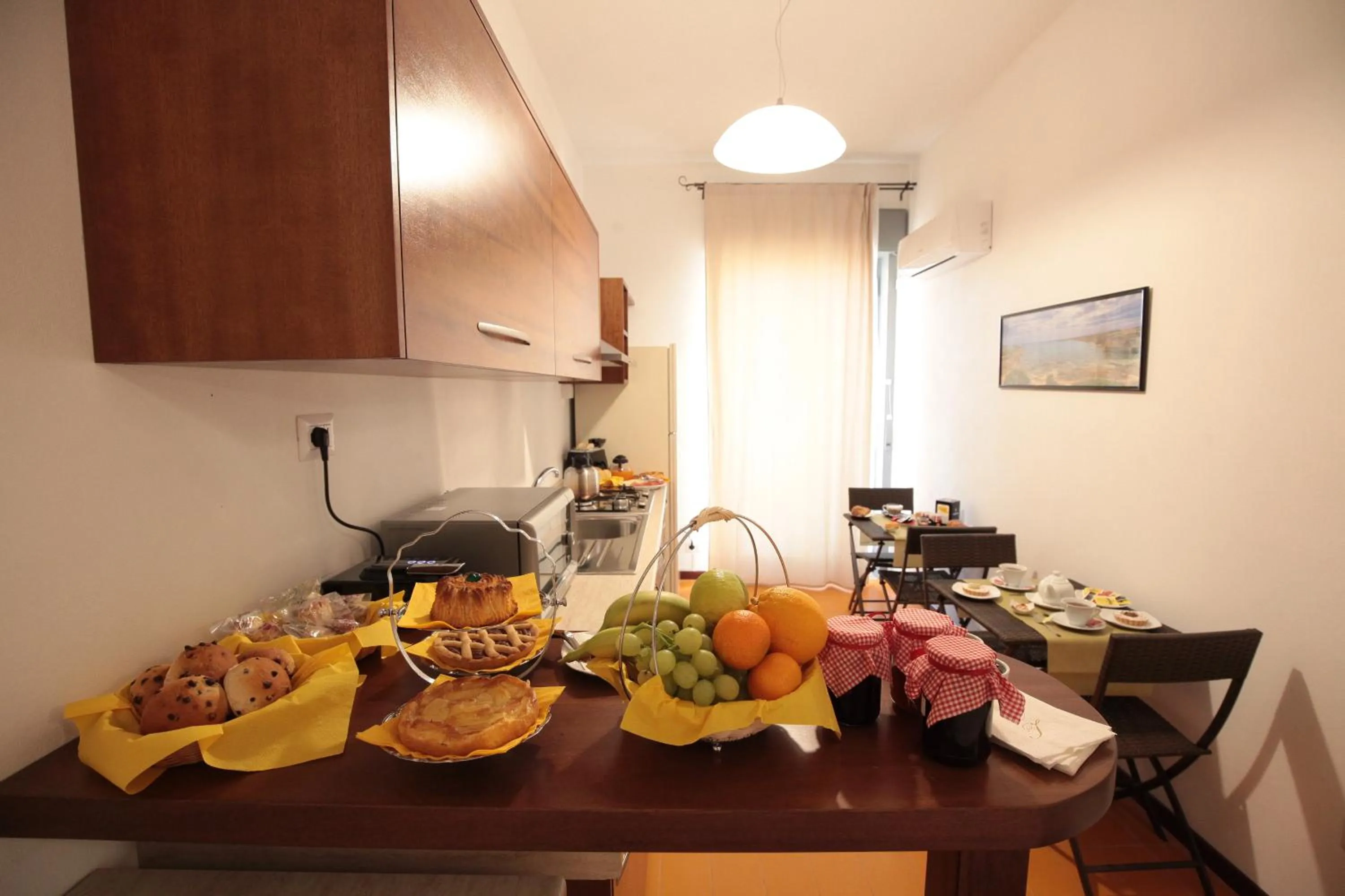 Continental breakfast in B&B Tarì