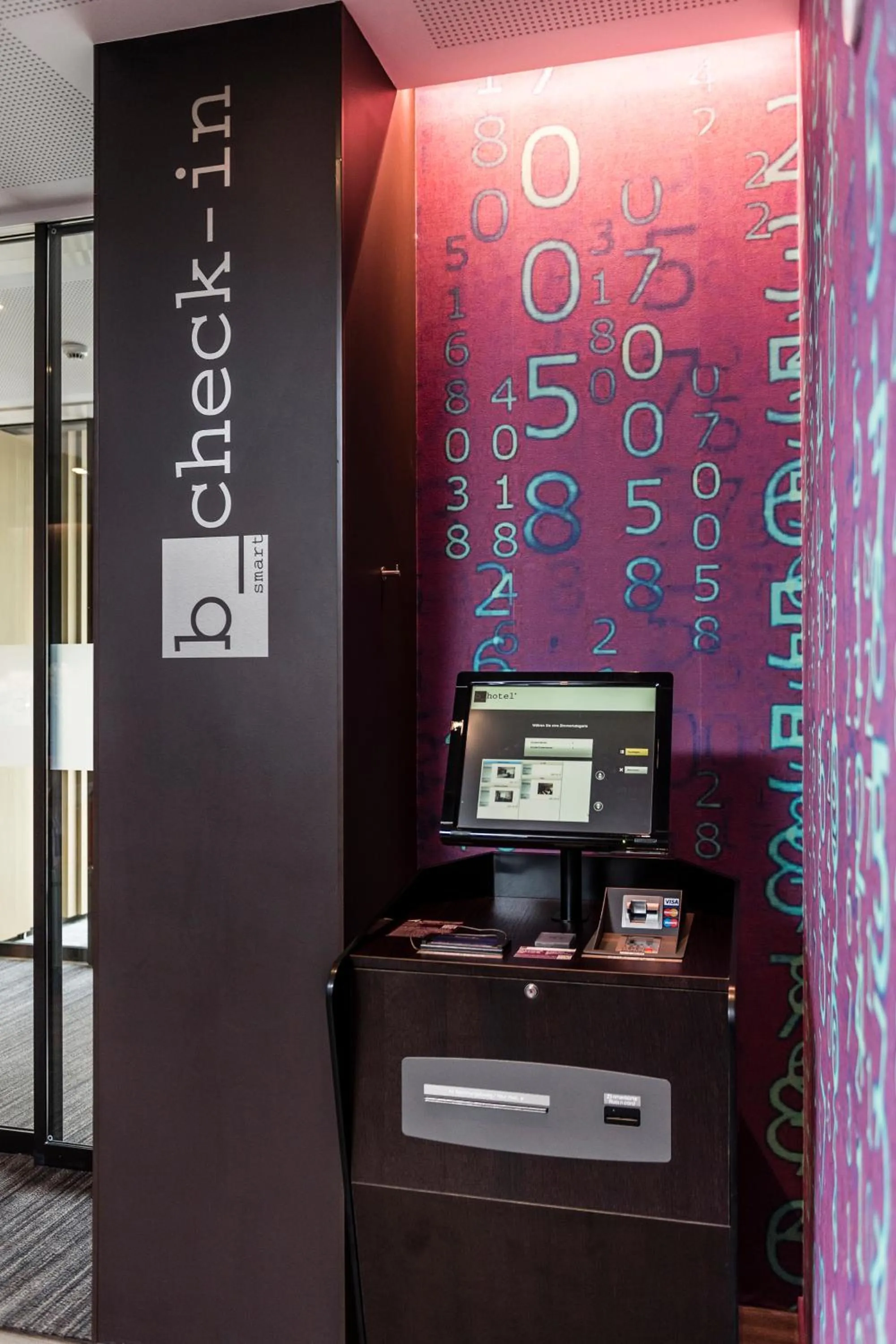 Lobby or reception in b-smart hotel Bendern