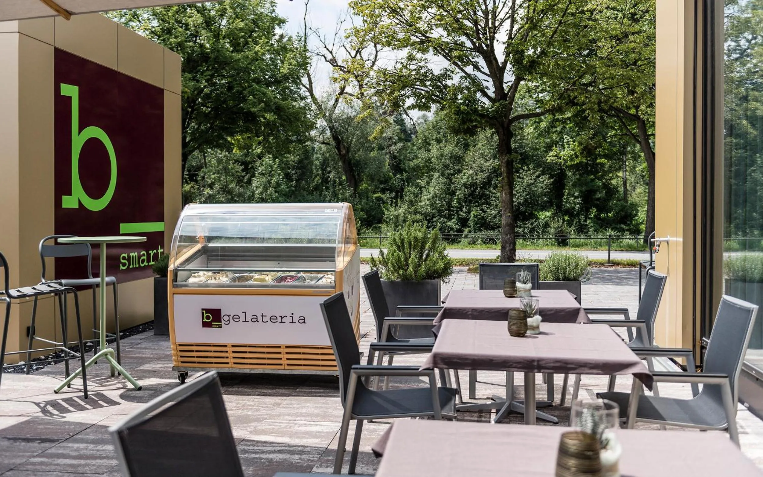 Patio in b-smart hotel Bendern