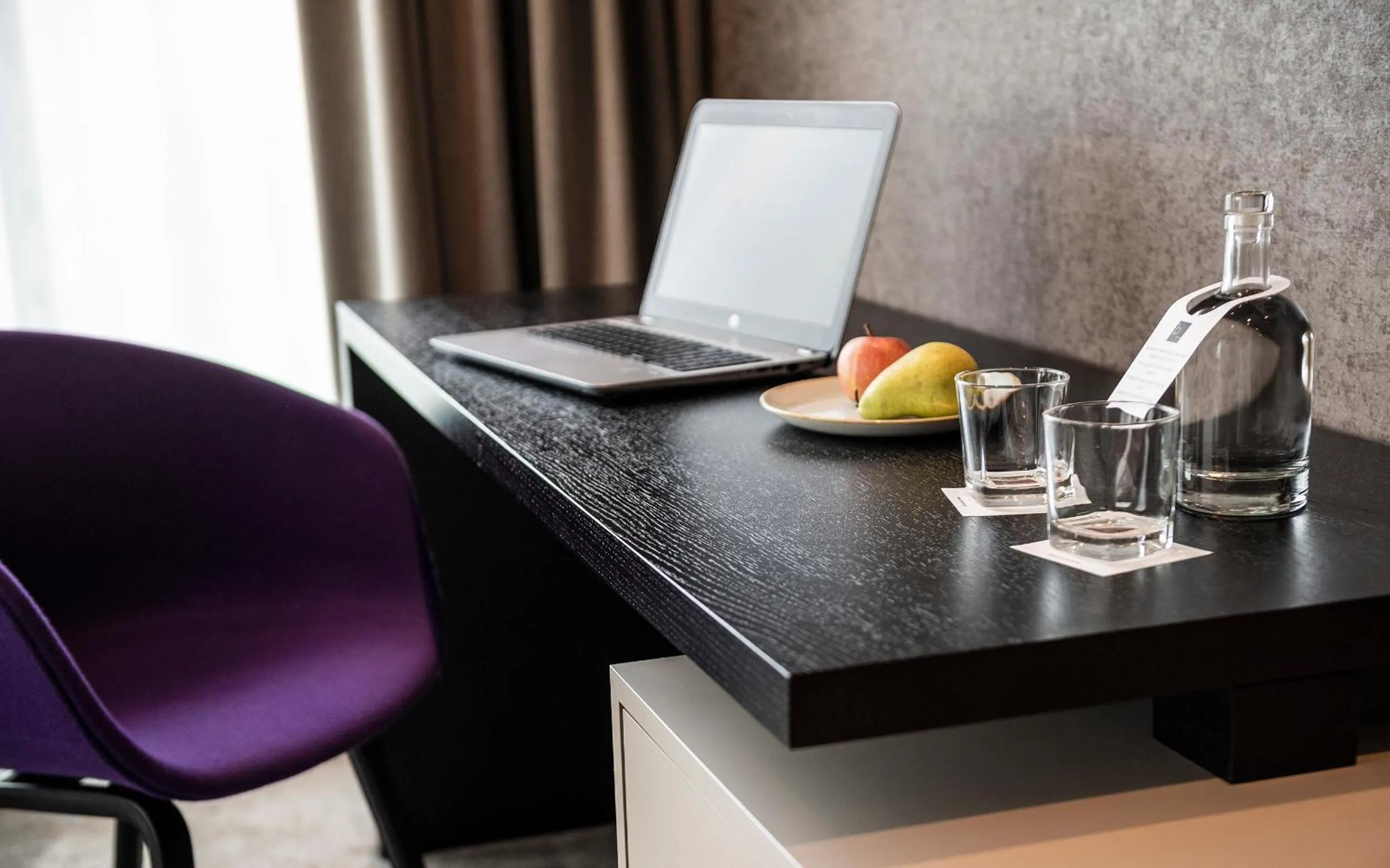 Seating area in b-smart hotel Bendern