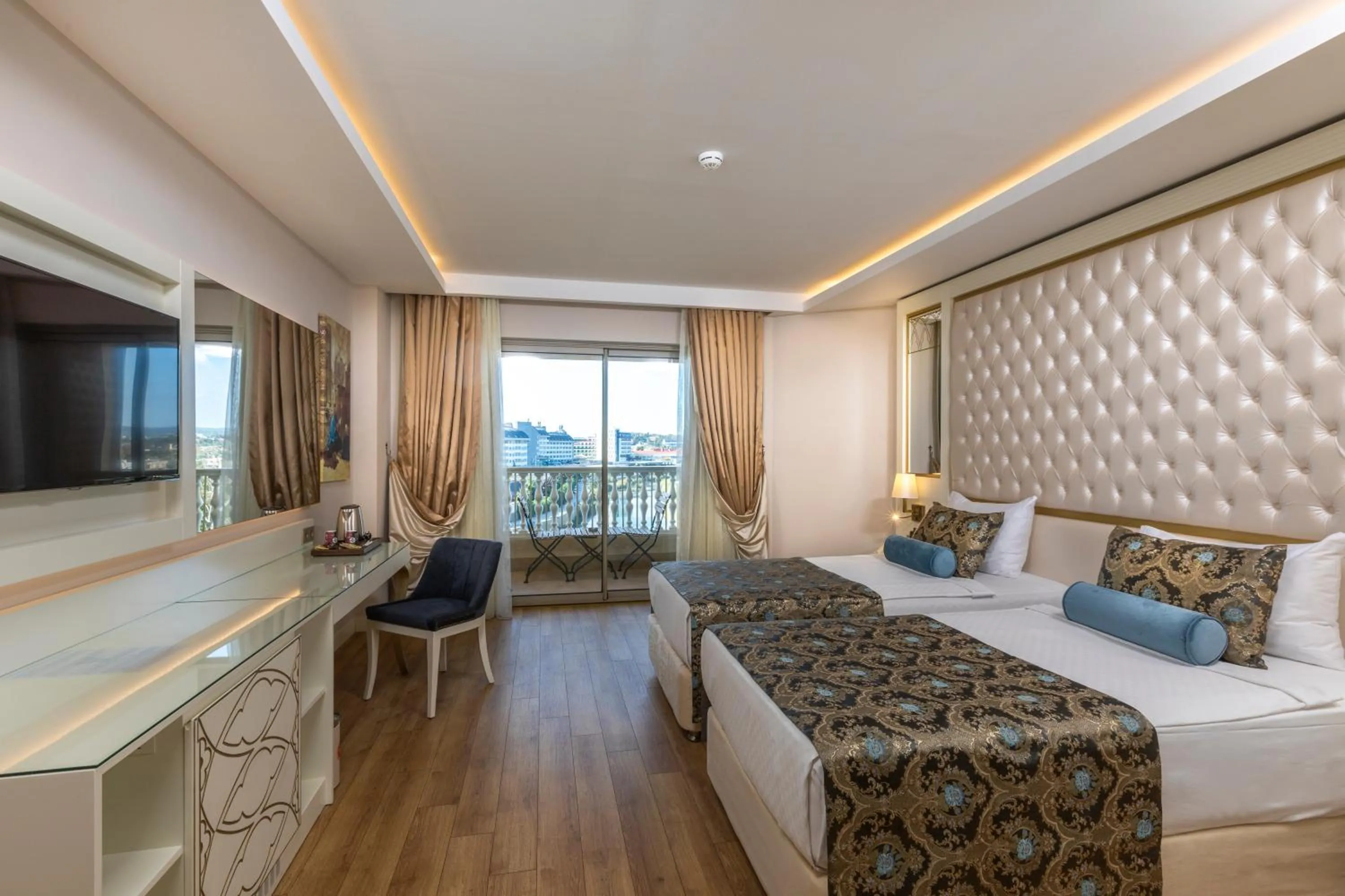 Photo of the whole room, Bed in Haydarpasha Palace Hotel