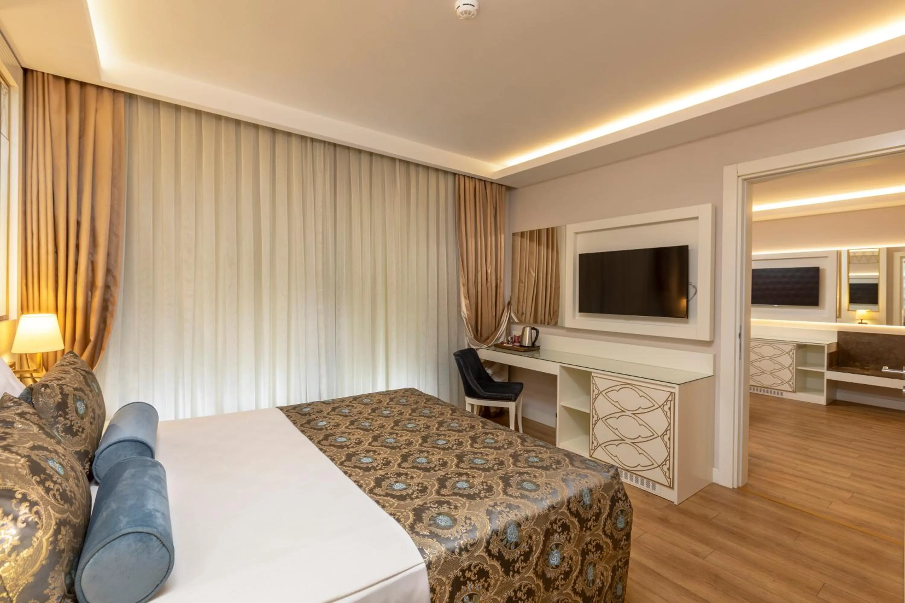 Photo of the whole room, Bed in Haydarpasha Palace Hotel