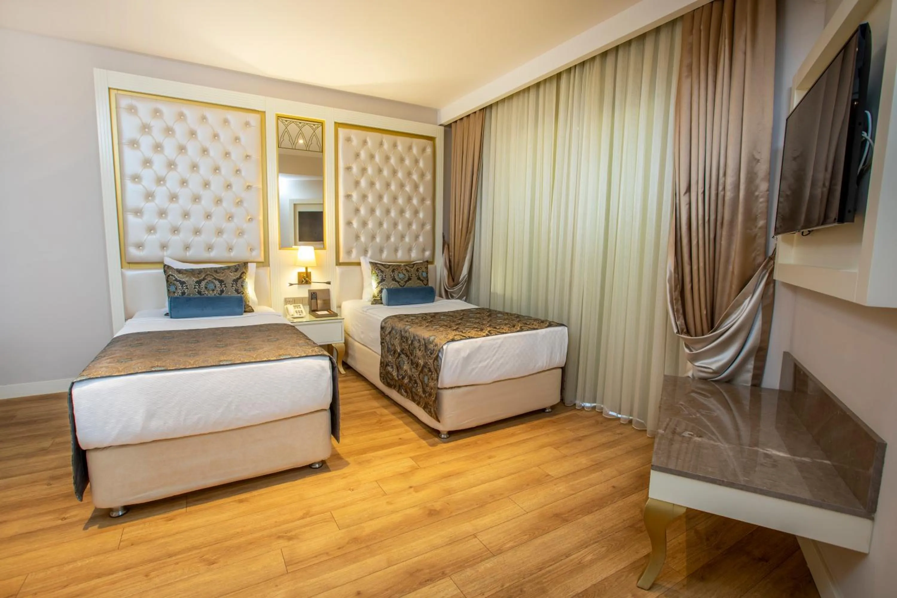 Photo of the whole room, Bed in Haydarpasha Palace Hotel