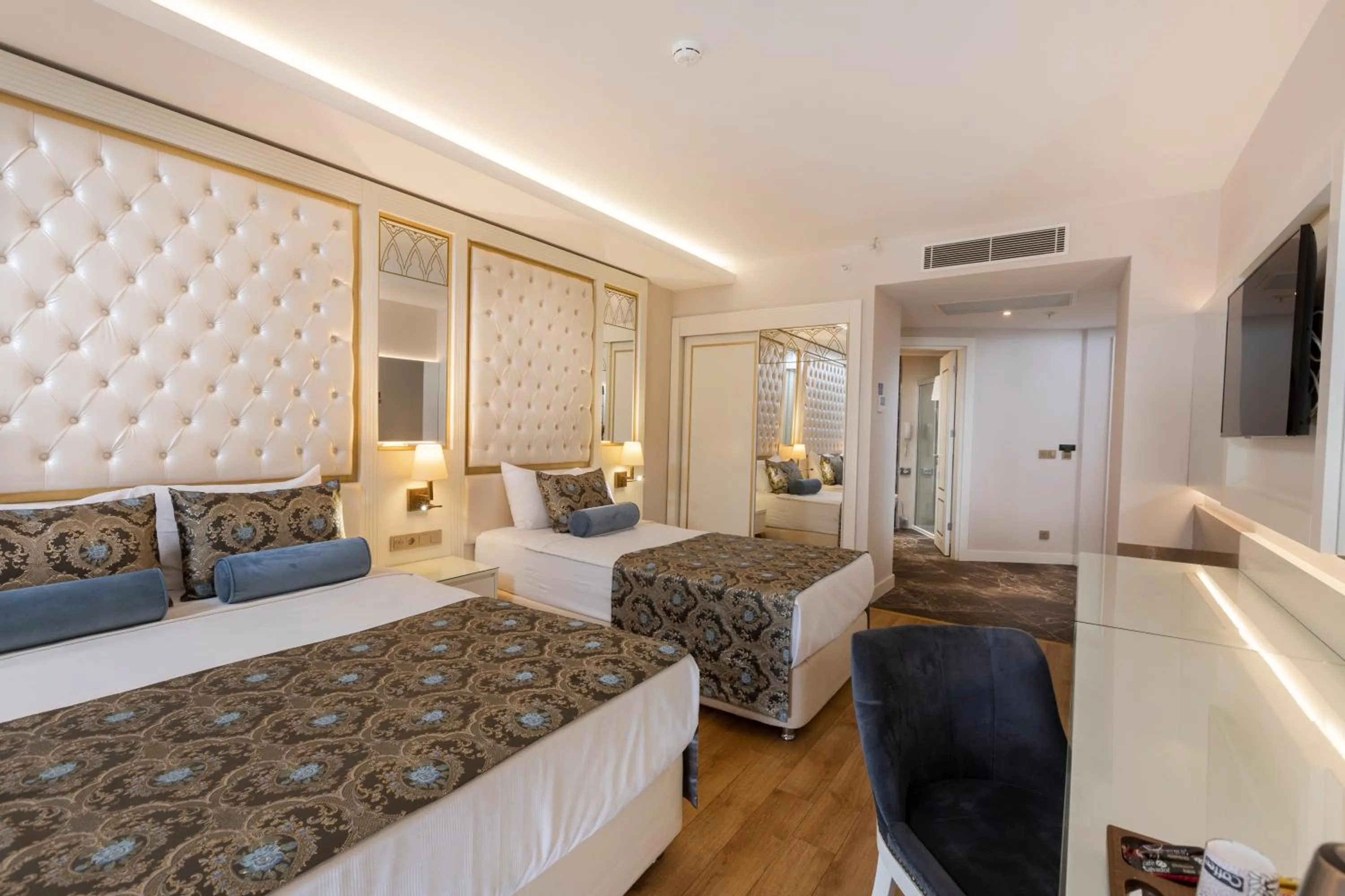 Photo of the whole room, Bed in Haydarpasha Palace Hotel