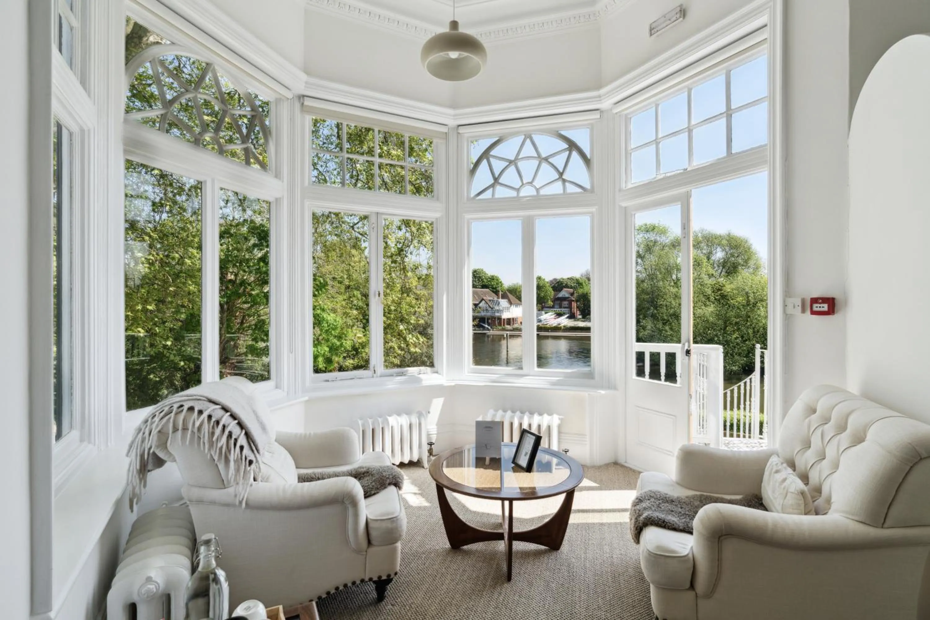 Bedroom in River Arts Club