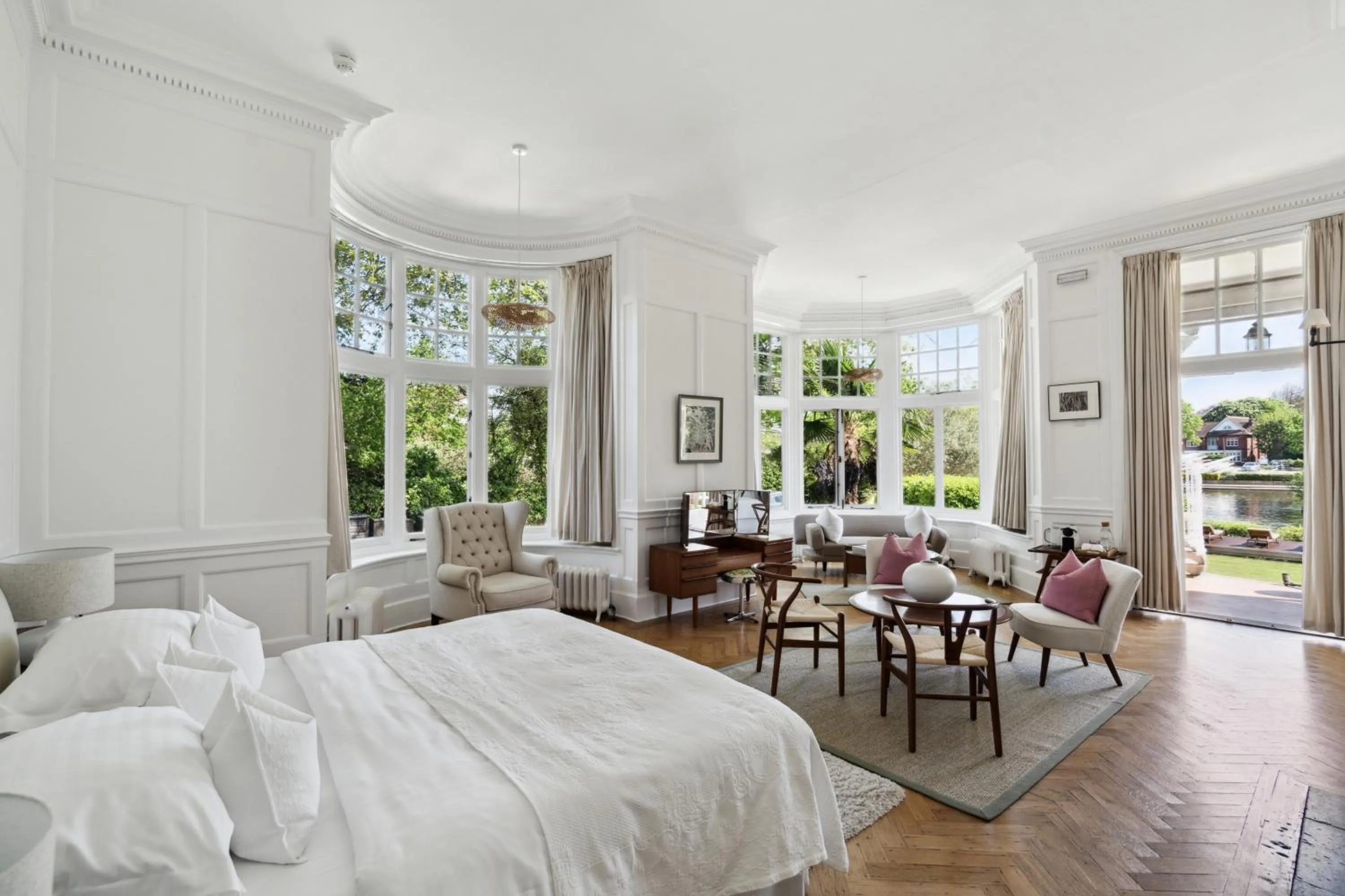 Bedroom, Bed in River Arts Club